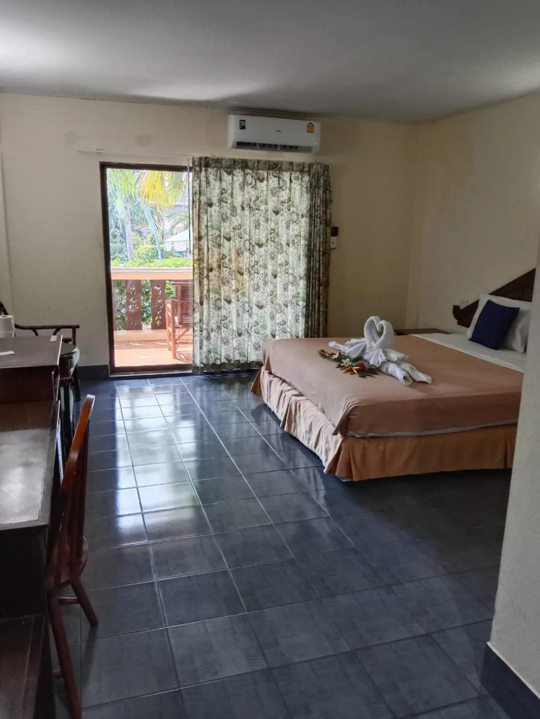 Photo of the whole room, Bed in Ban Nam Mao Resort