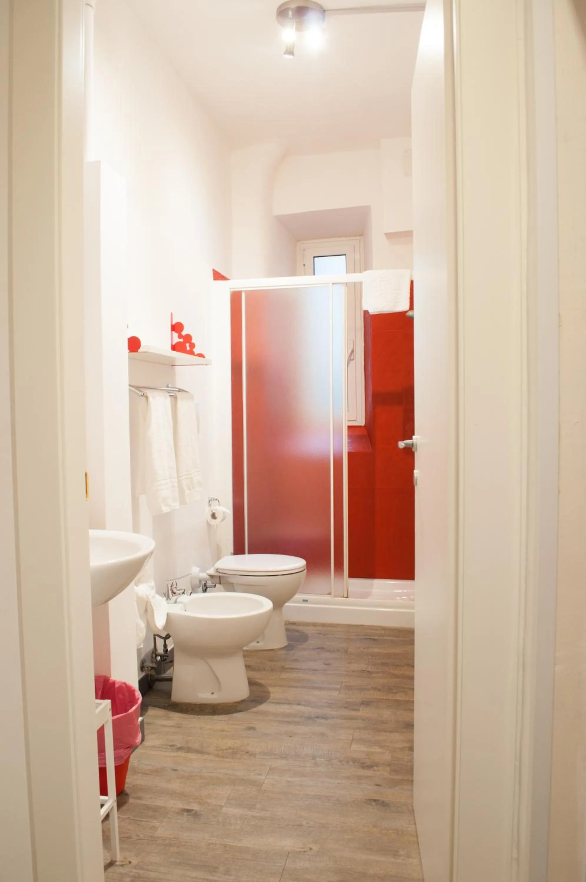 Toilet in Relais Cola Di Rienzo