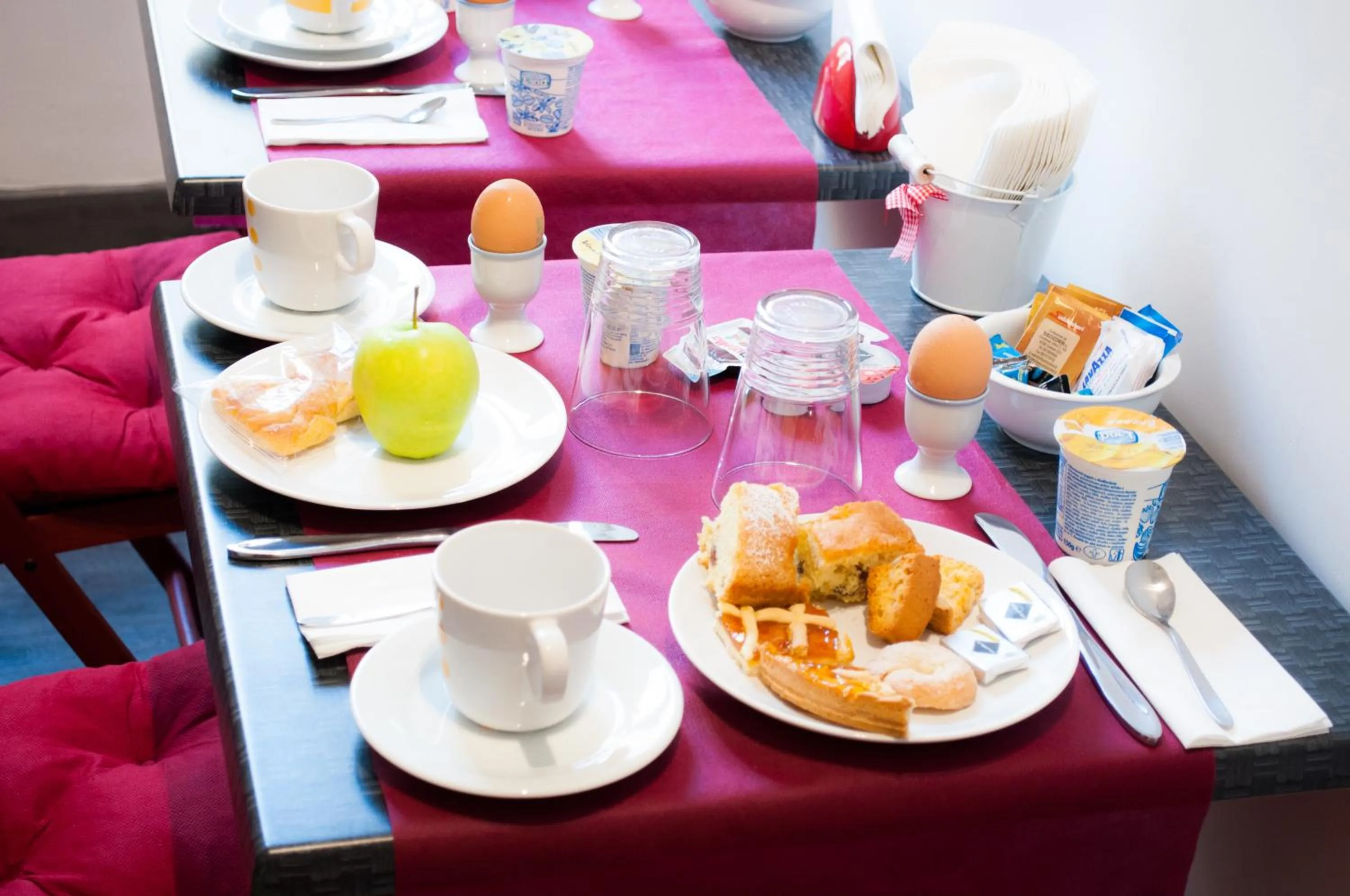 Restaurant/places to eat in Relais Cola Di Rienzo