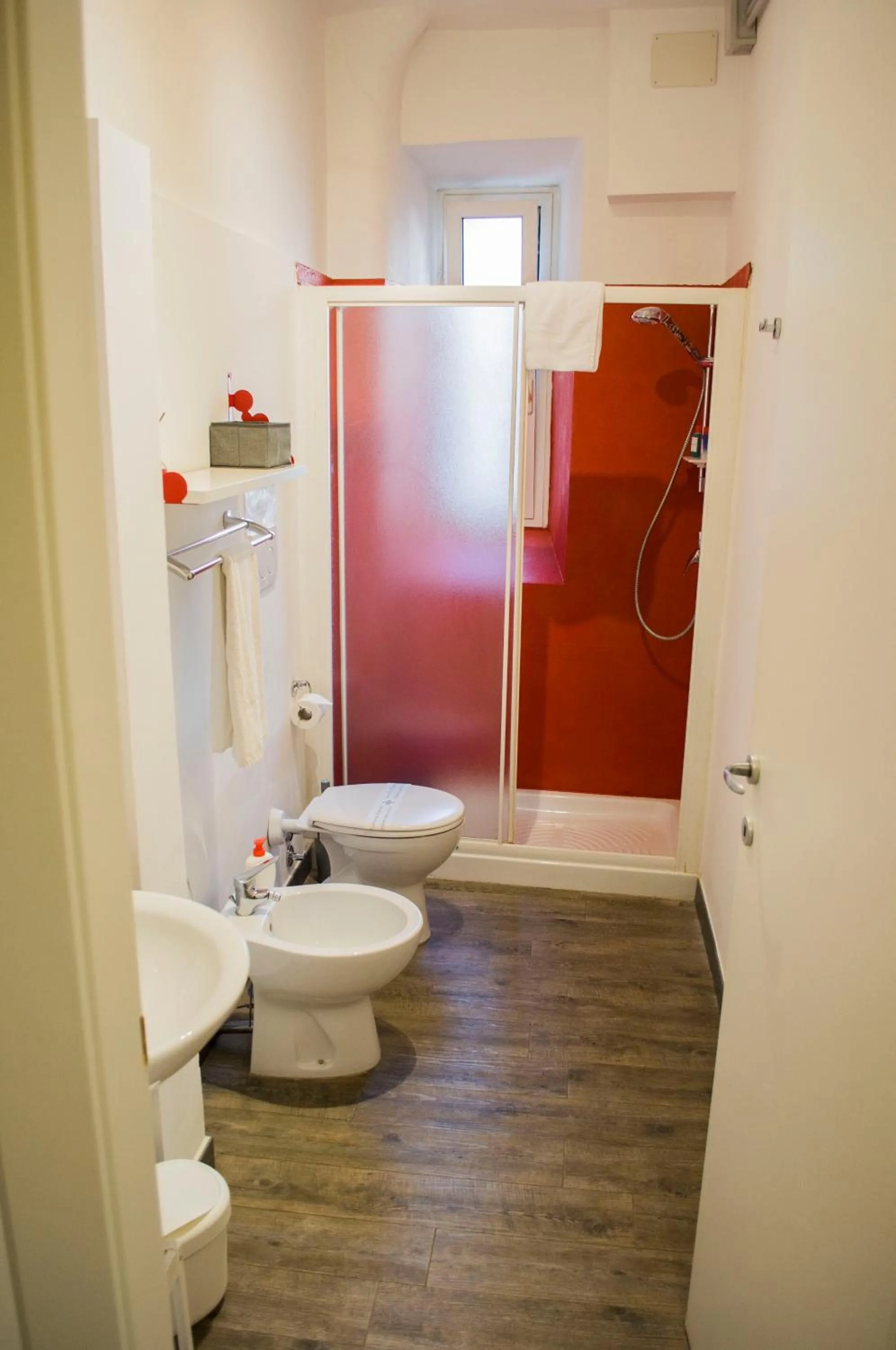 Shower in Relais Cola Di Rienzo