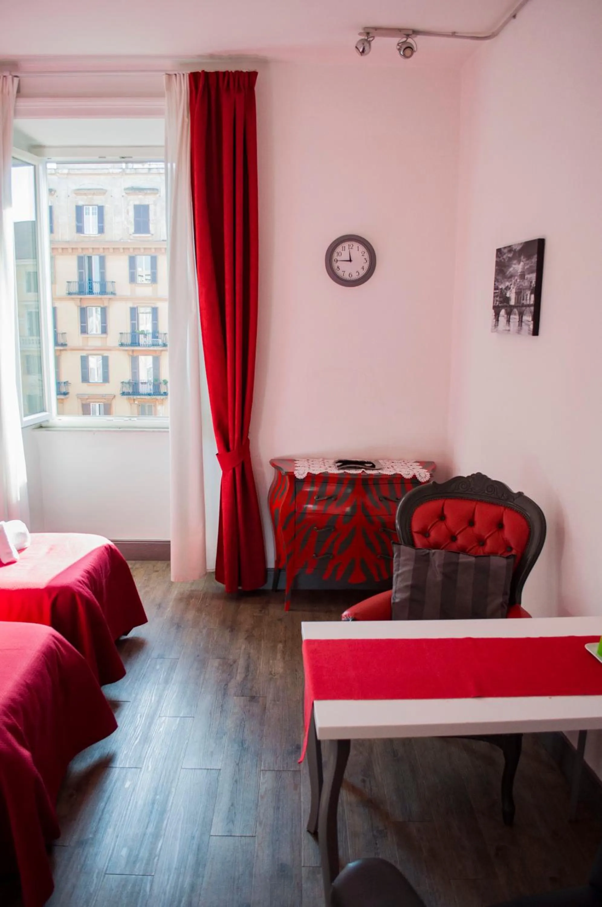 Photo of the whole room, Bed in Relais Cola Di Rienzo