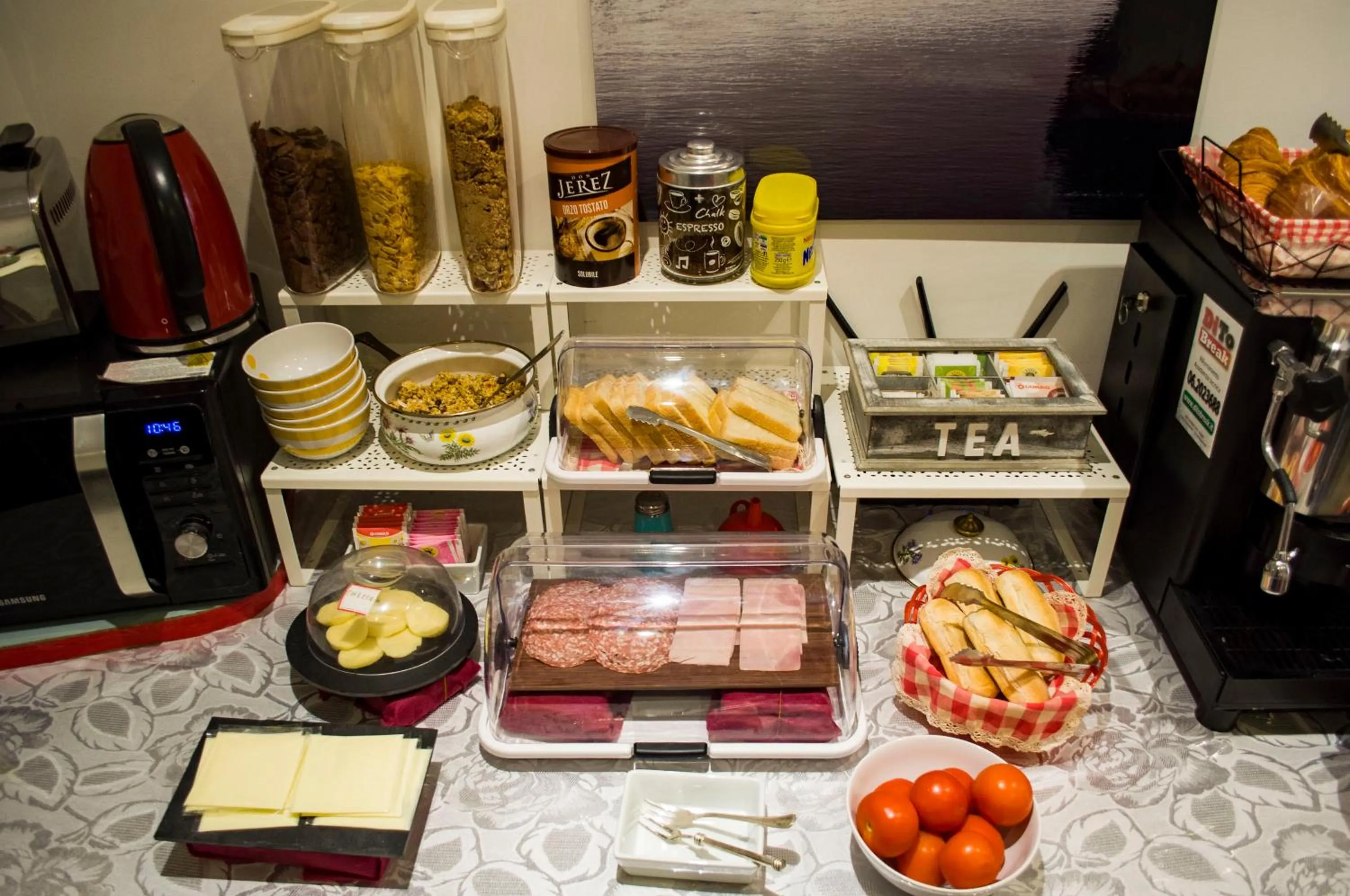 Food and drinks in Relais Cola Di Rienzo