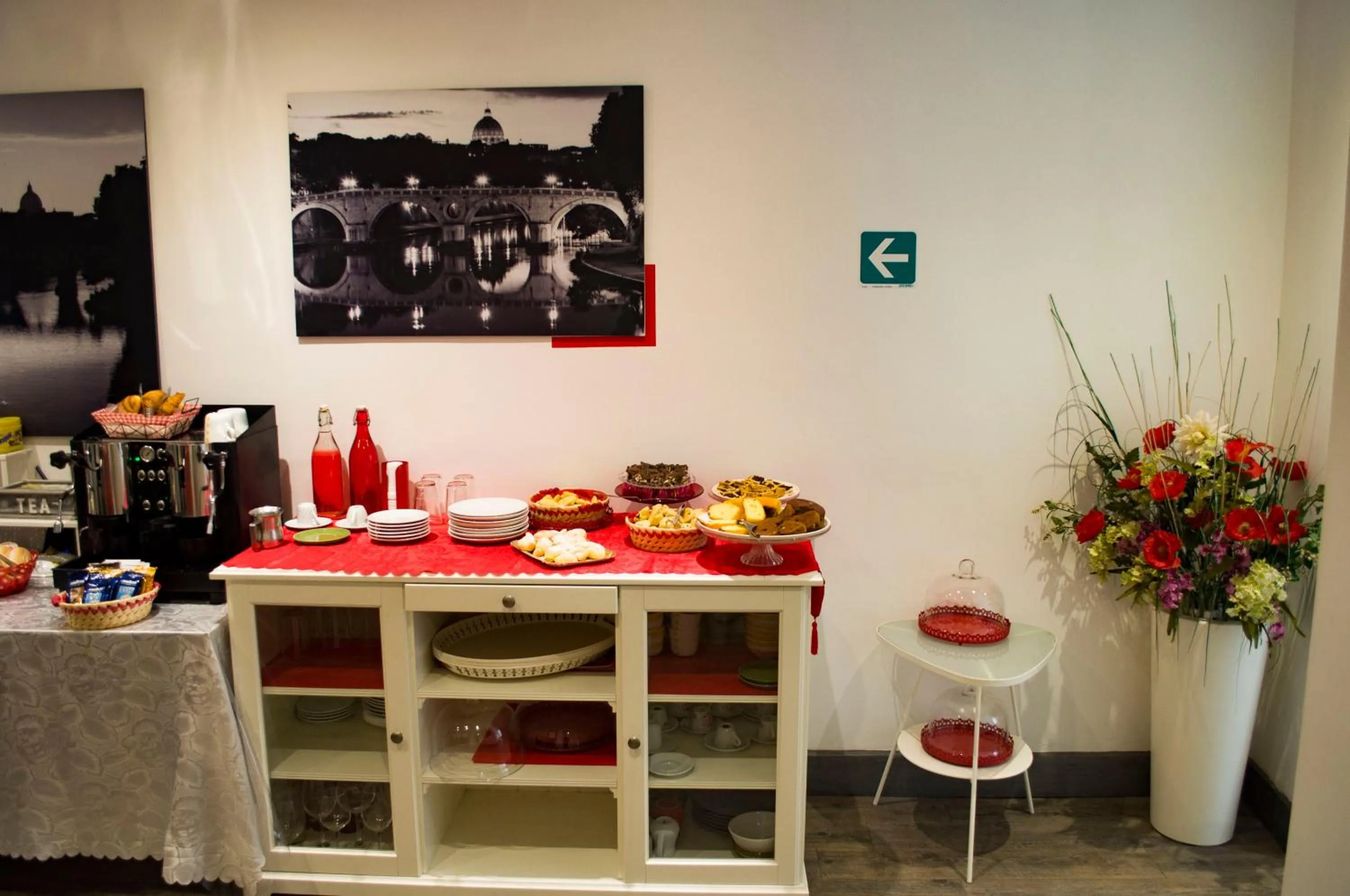 Food and drinks in Relais Cola Di Rienzo