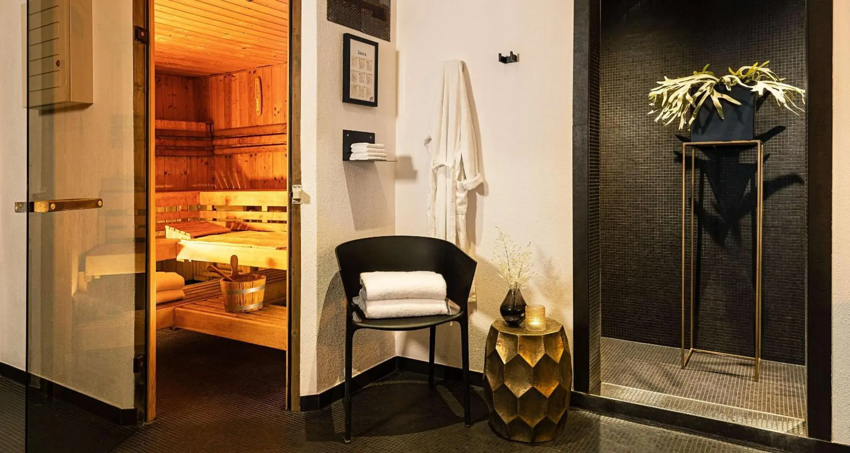 Spa and wellness centre/facilities, Bed in Best Western Victor's Residenz-Hotel Rodenhof Spa and wellness centre/facilities, Bed in Best Western Victor's Residenz-Hotel Rodenhof