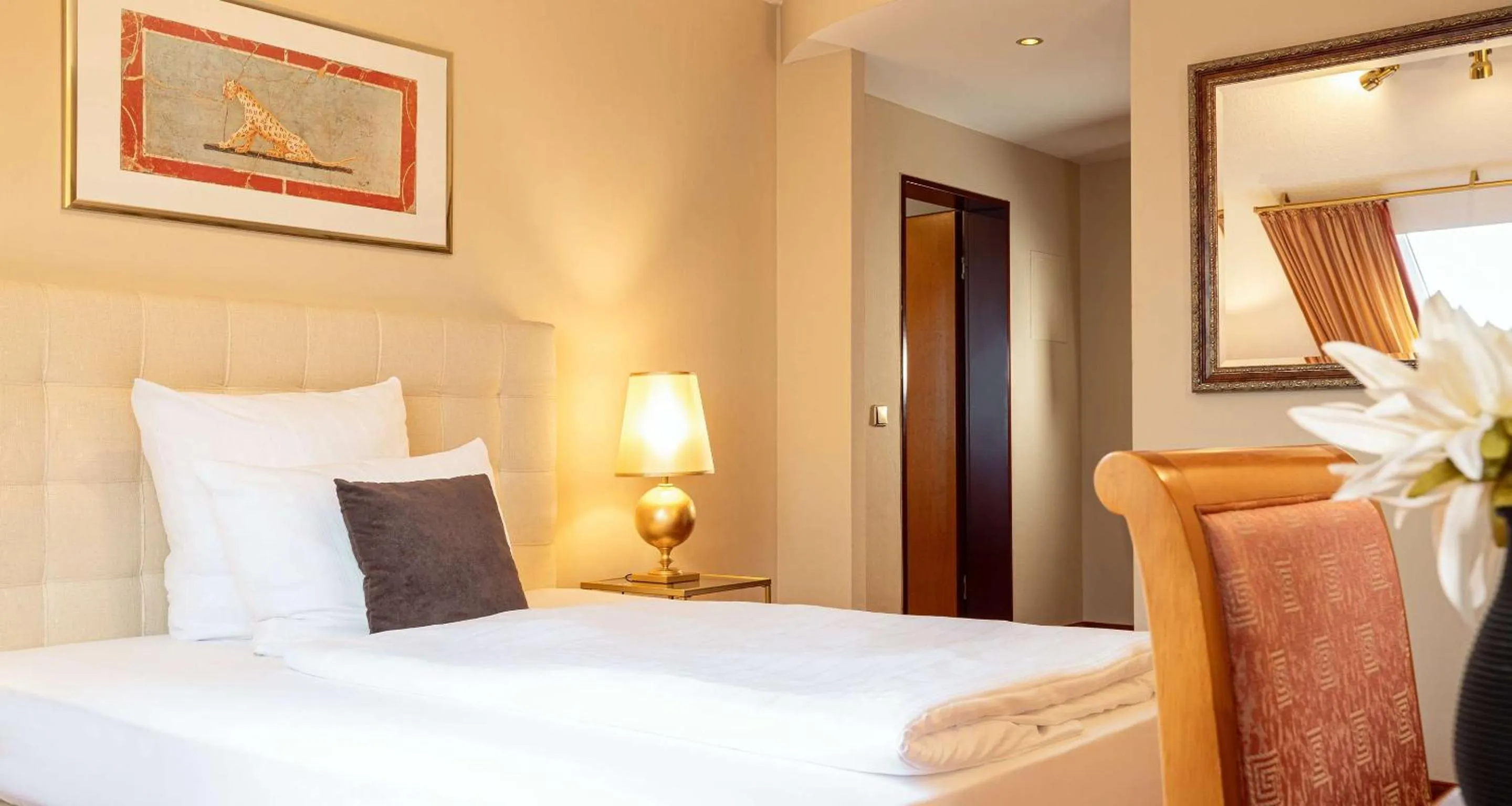 Photo of the whole room, Bed in Best Western Victor's Residenz-Hotel Rodenhof