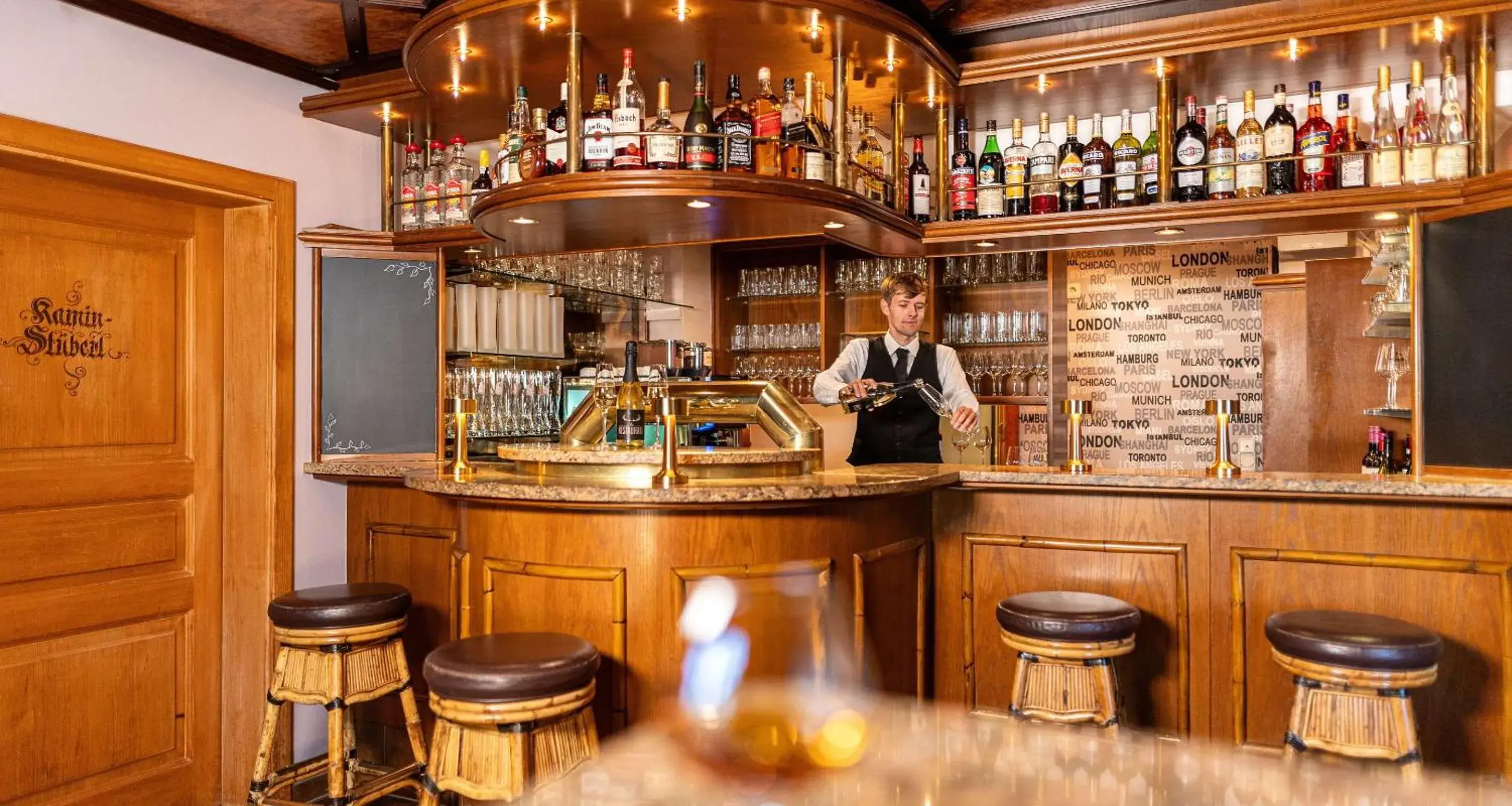 Lounge or bar in Best Western Victor's Residenz-Hotel Rodenhof Lounge or bar in Best Western Victor's Residenz-Hotel Rodenhof