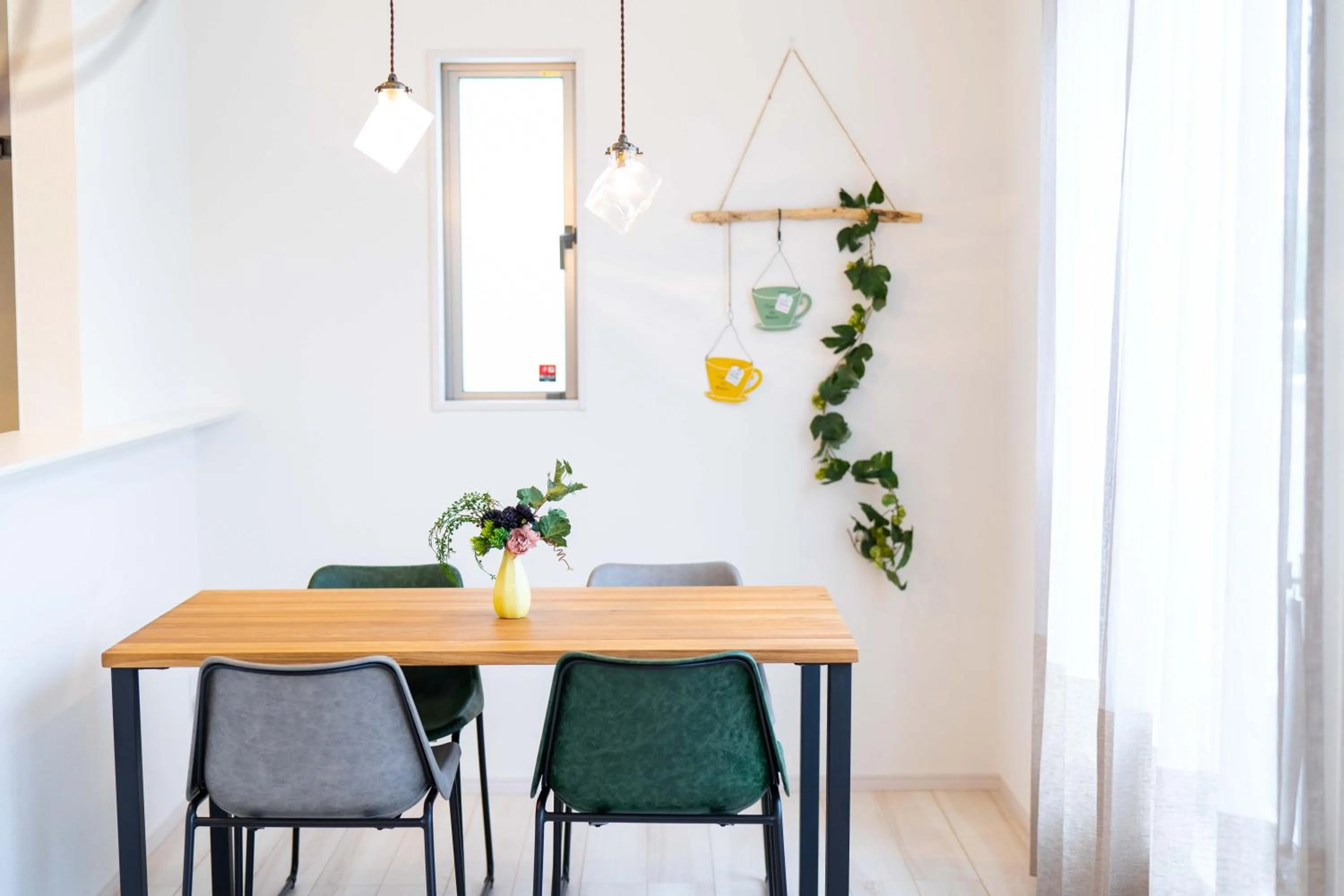 Dining area in OKINAWA BEACH HOUSE Golden Drop S