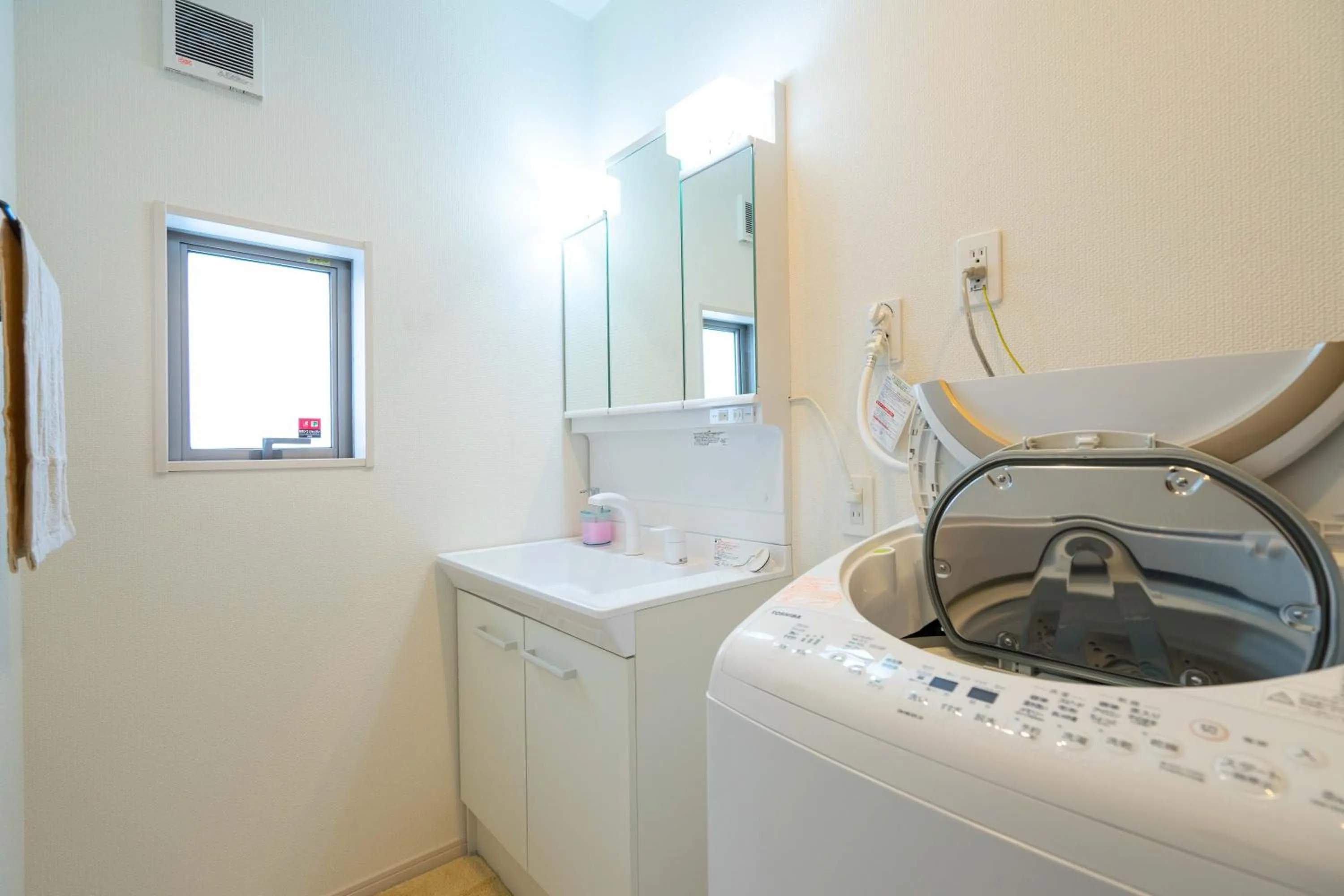 washing machine in OKINAWA BEACH HOUSE Golden Drop S