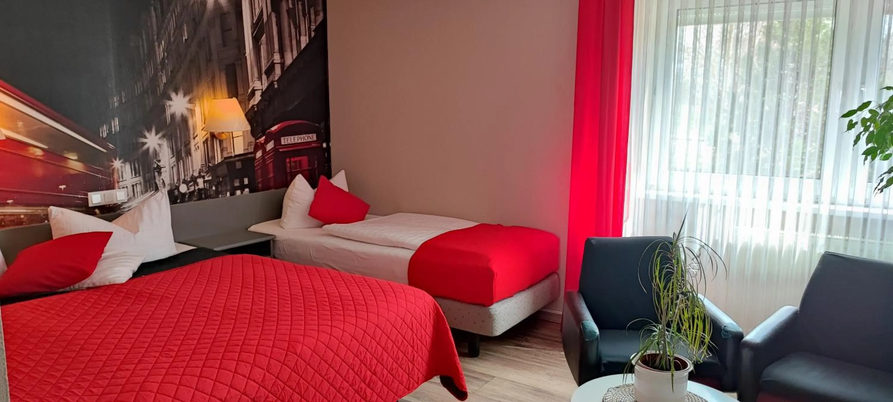 Photo of the whole room, Bed in Hotel Zur Fichtenbreite -Garni-