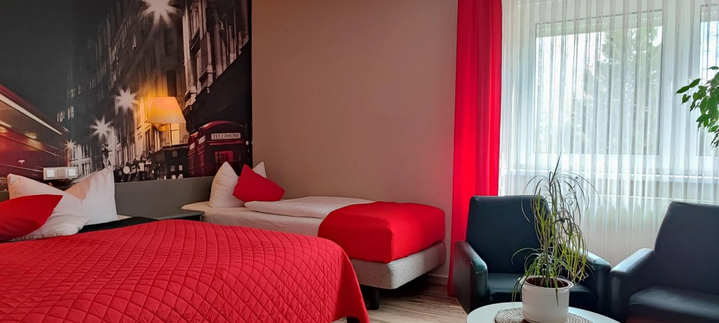 Photo of the whole room, Bed in Hotel Zur Fichtenbreite -Garni-