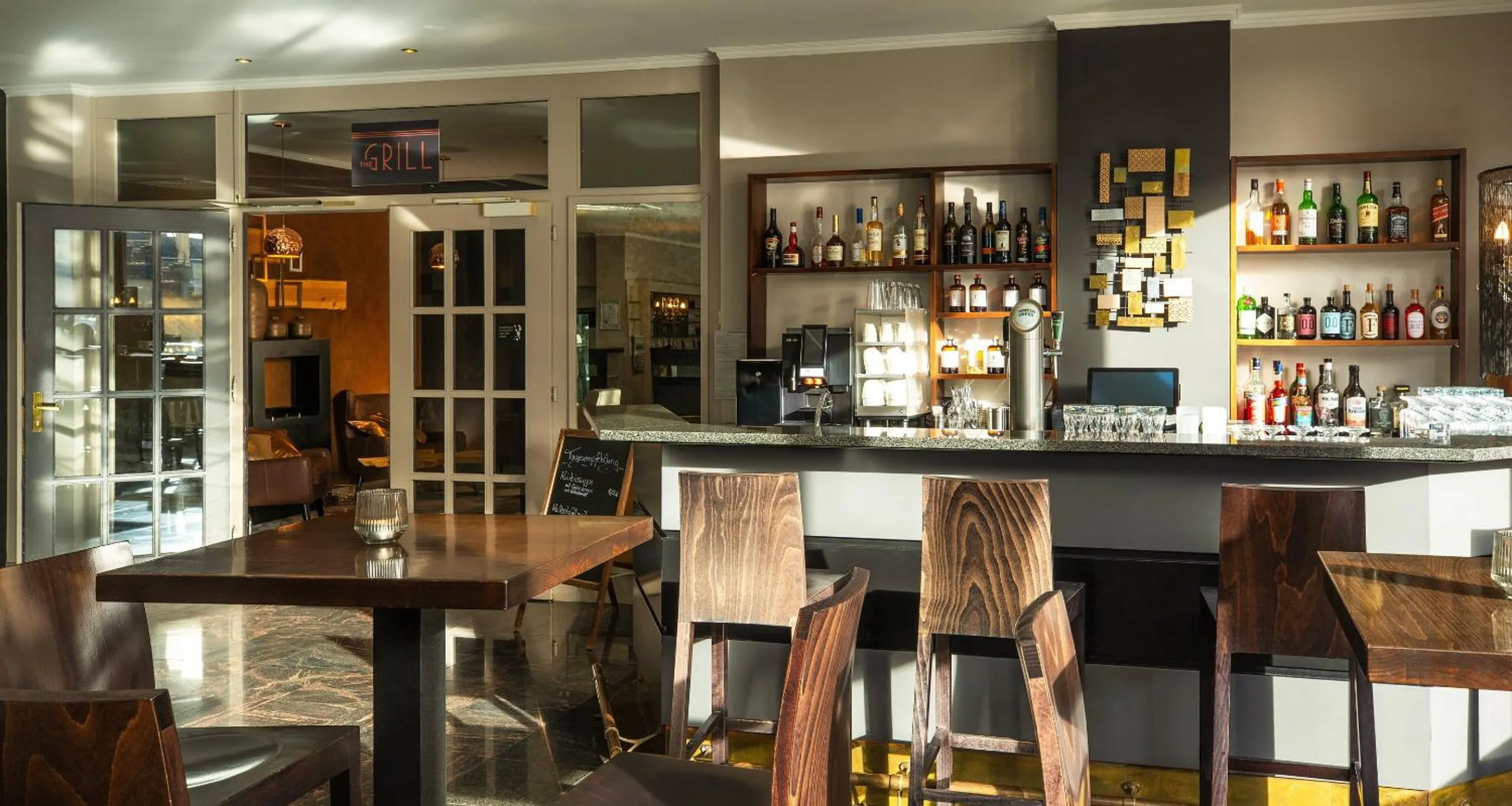 Lounge or bar in Victor's Residenz-Hotel Saarlouis