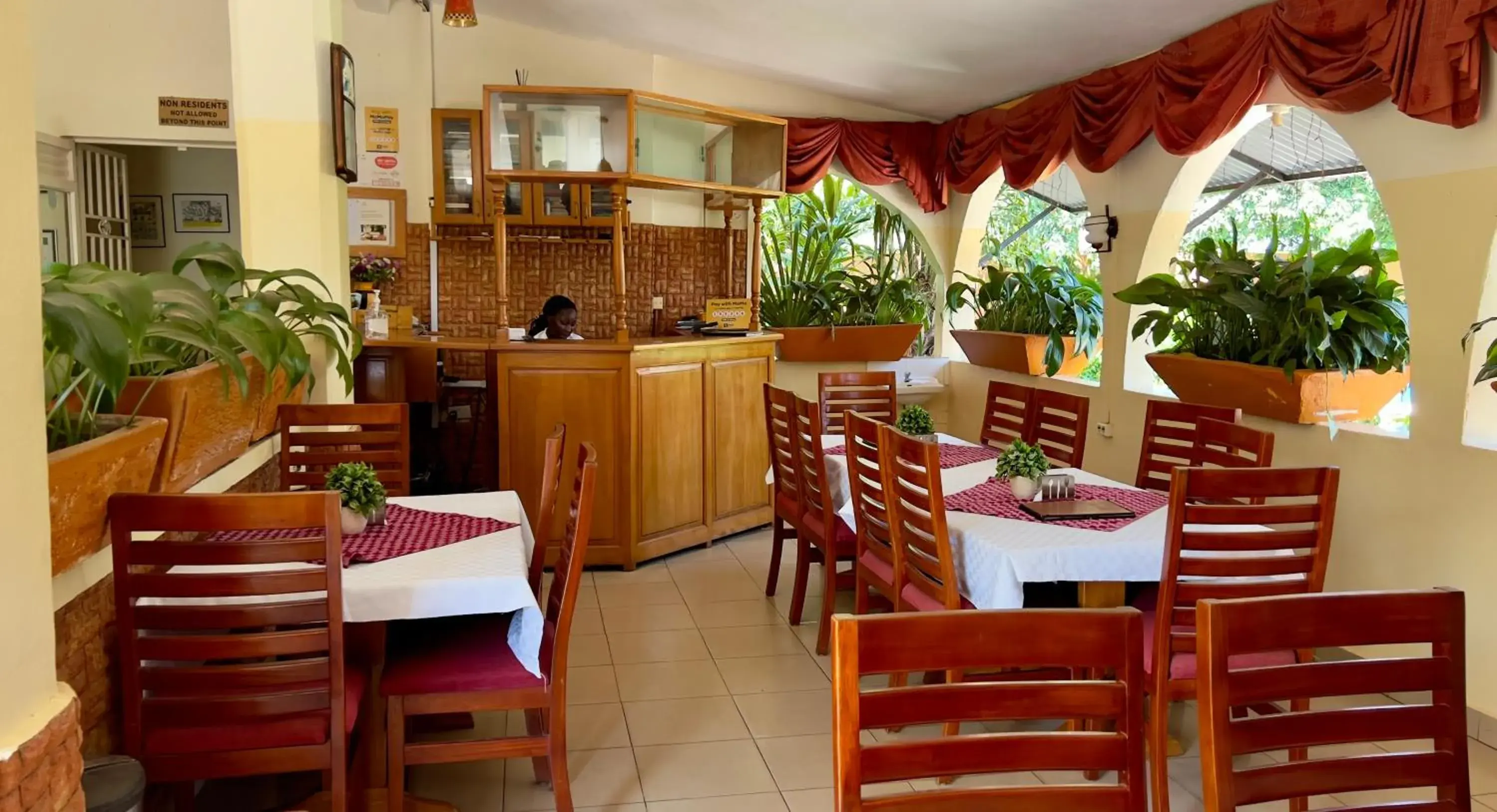 Restaurant/places to eat in Sunset Hotel Entebbe Restaurant/places to eat in Sunset Hotel Entebbe