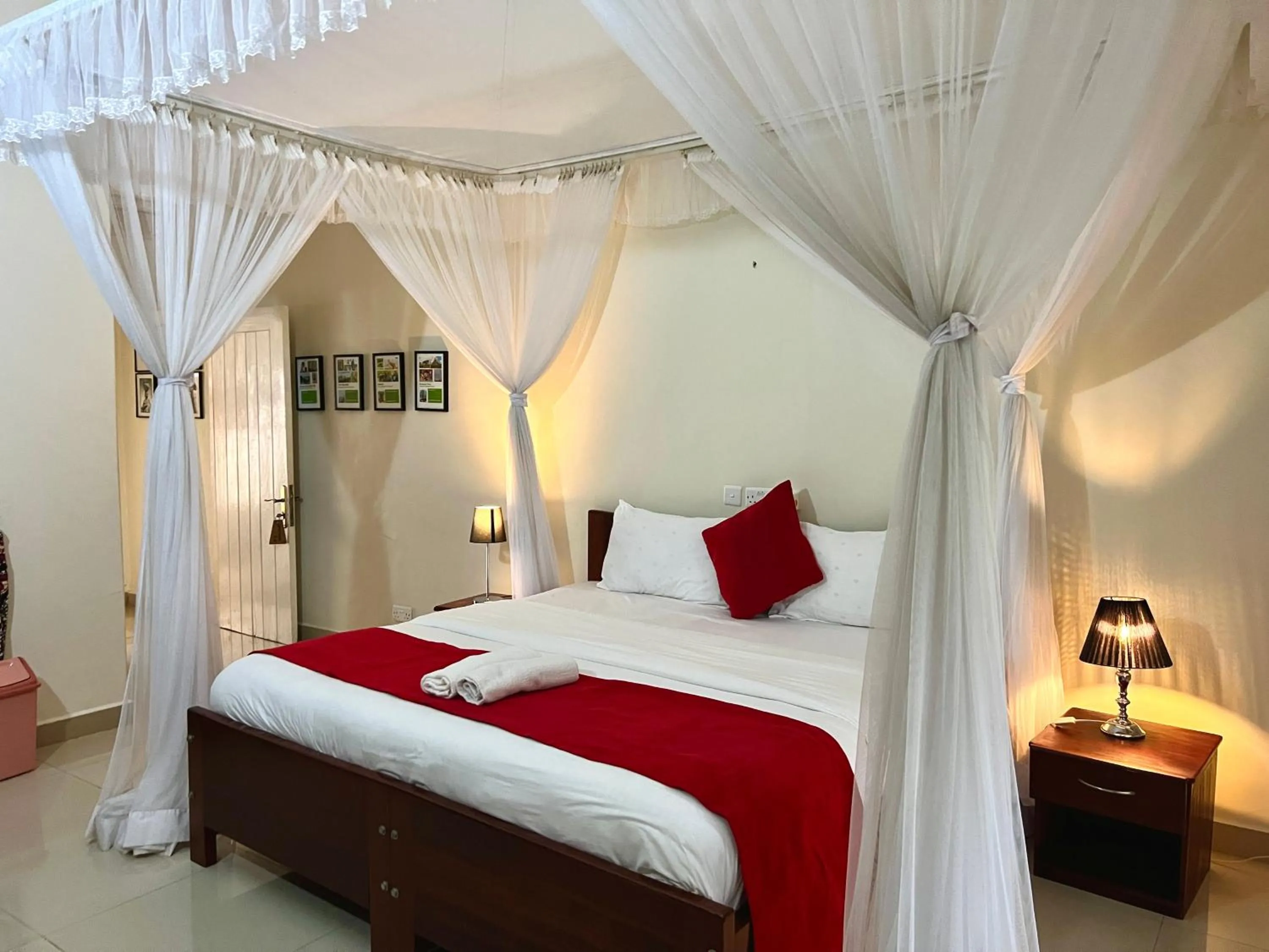 Bed in Sunset Hotel Entebbe