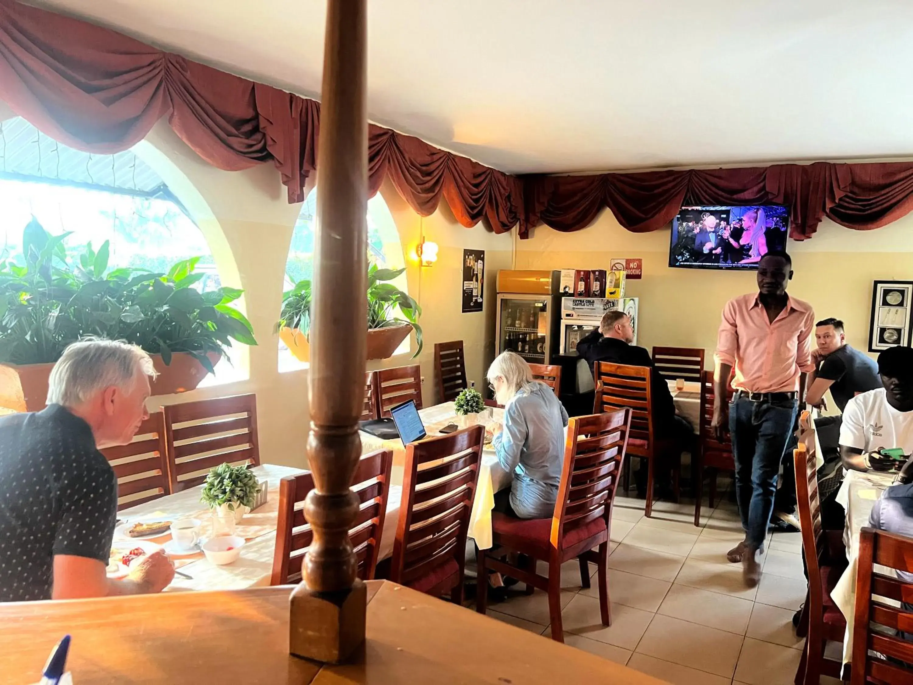 Restaurant/places to eat in Sunset Hotel Entebbe Restaurant/places to eat in Sunset Hotel Entebbe
