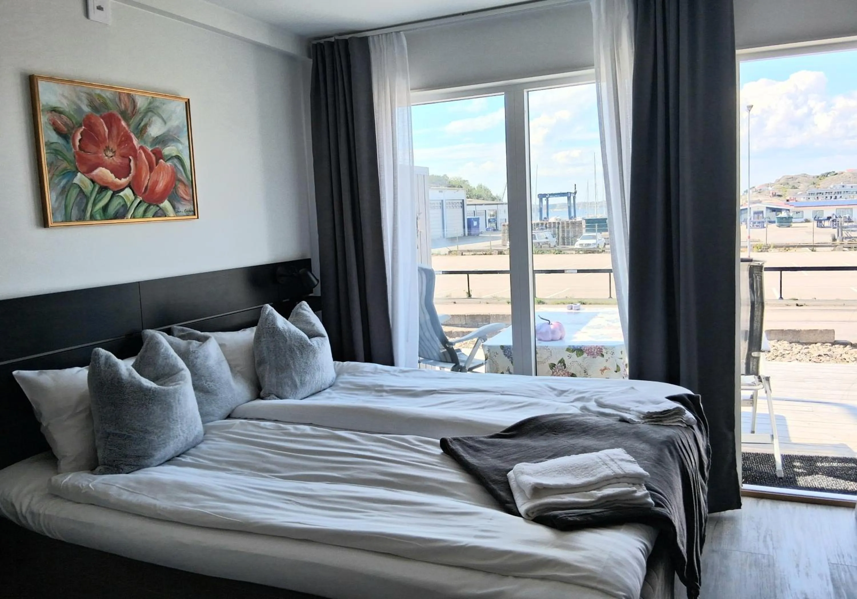 Bed in Lägenhetshotell Varvet