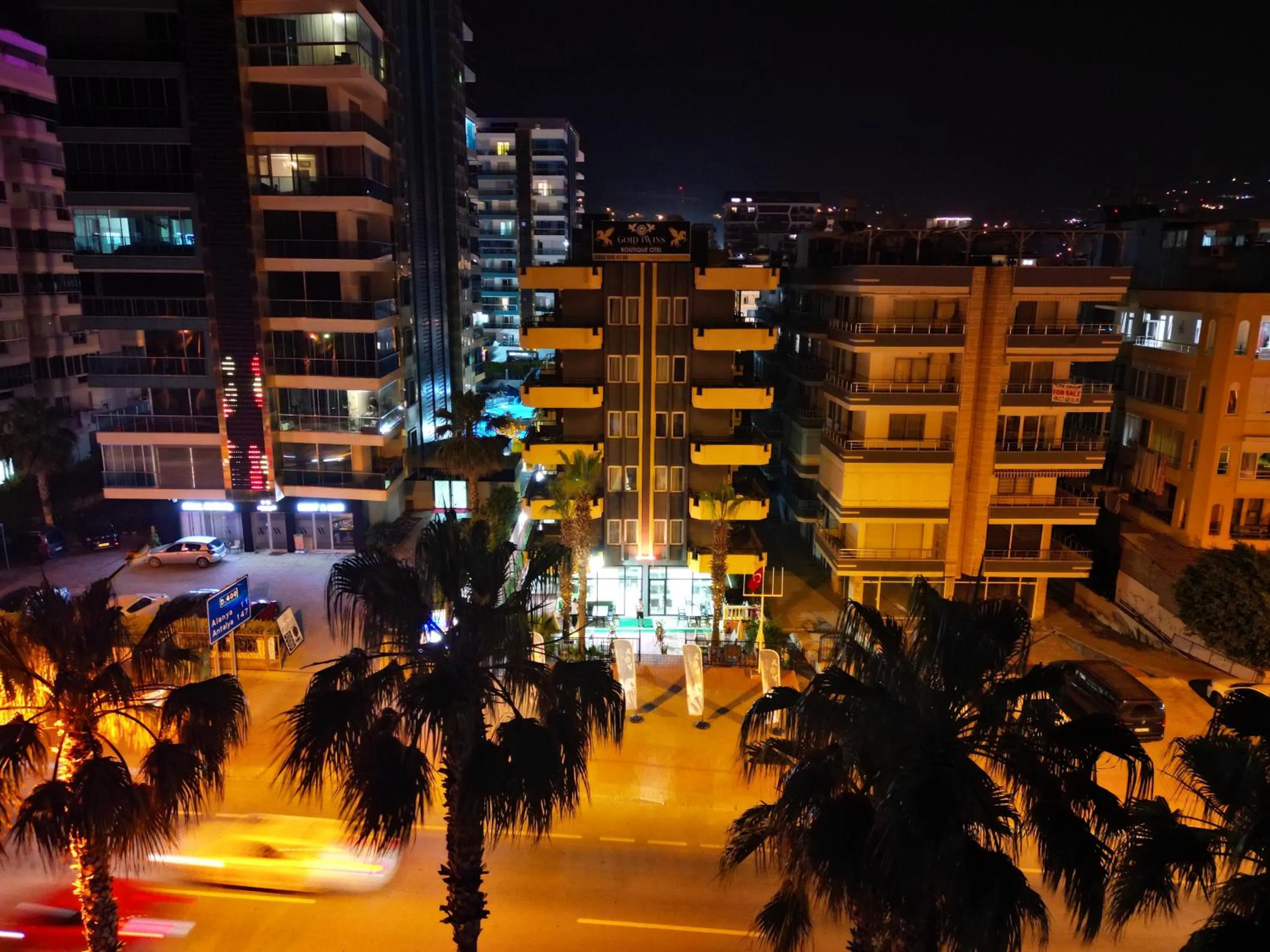 Night in Gold Twins Boutique Hotel