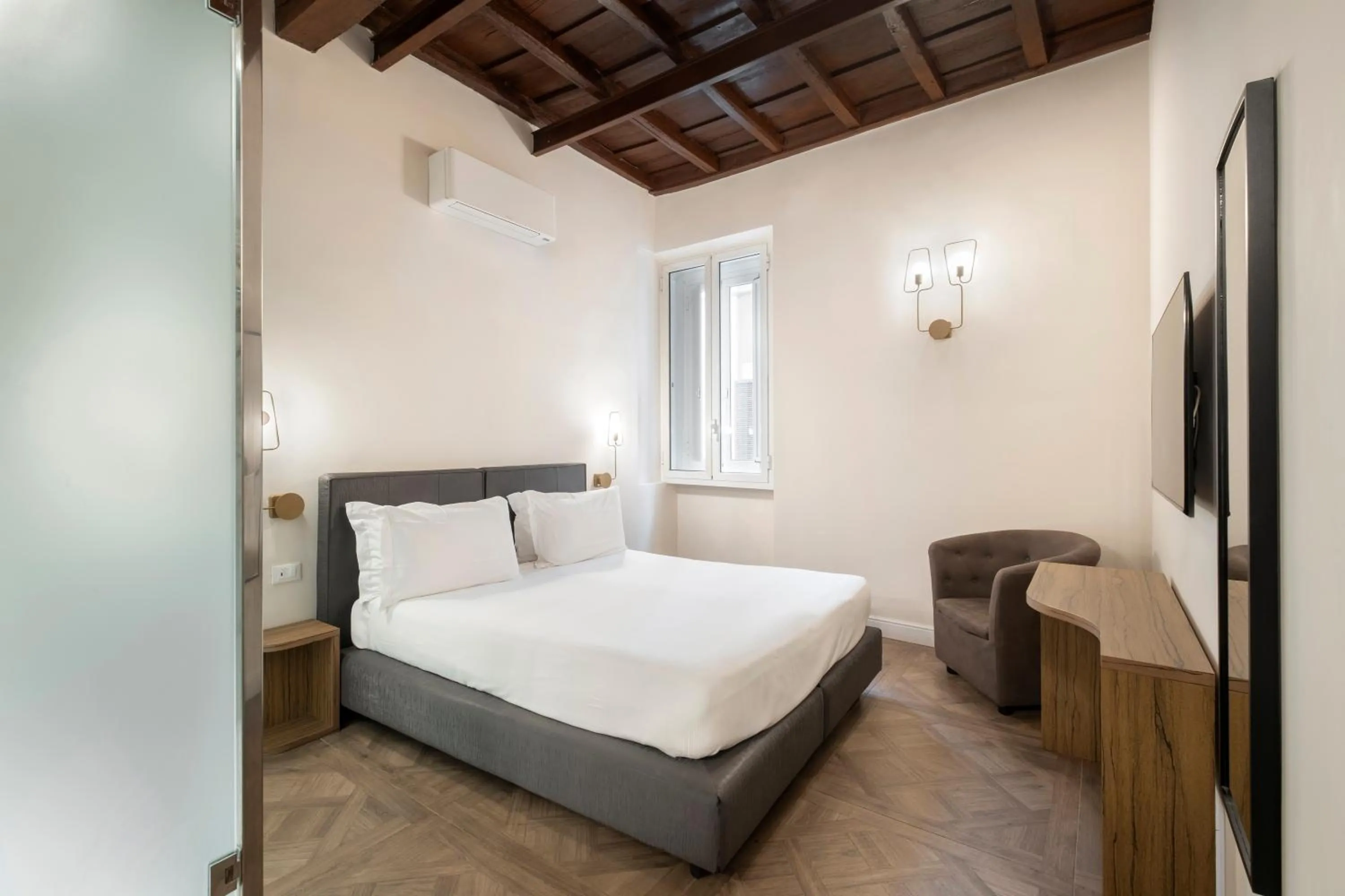 Bedroom, Bed in 19 Steps Trevi