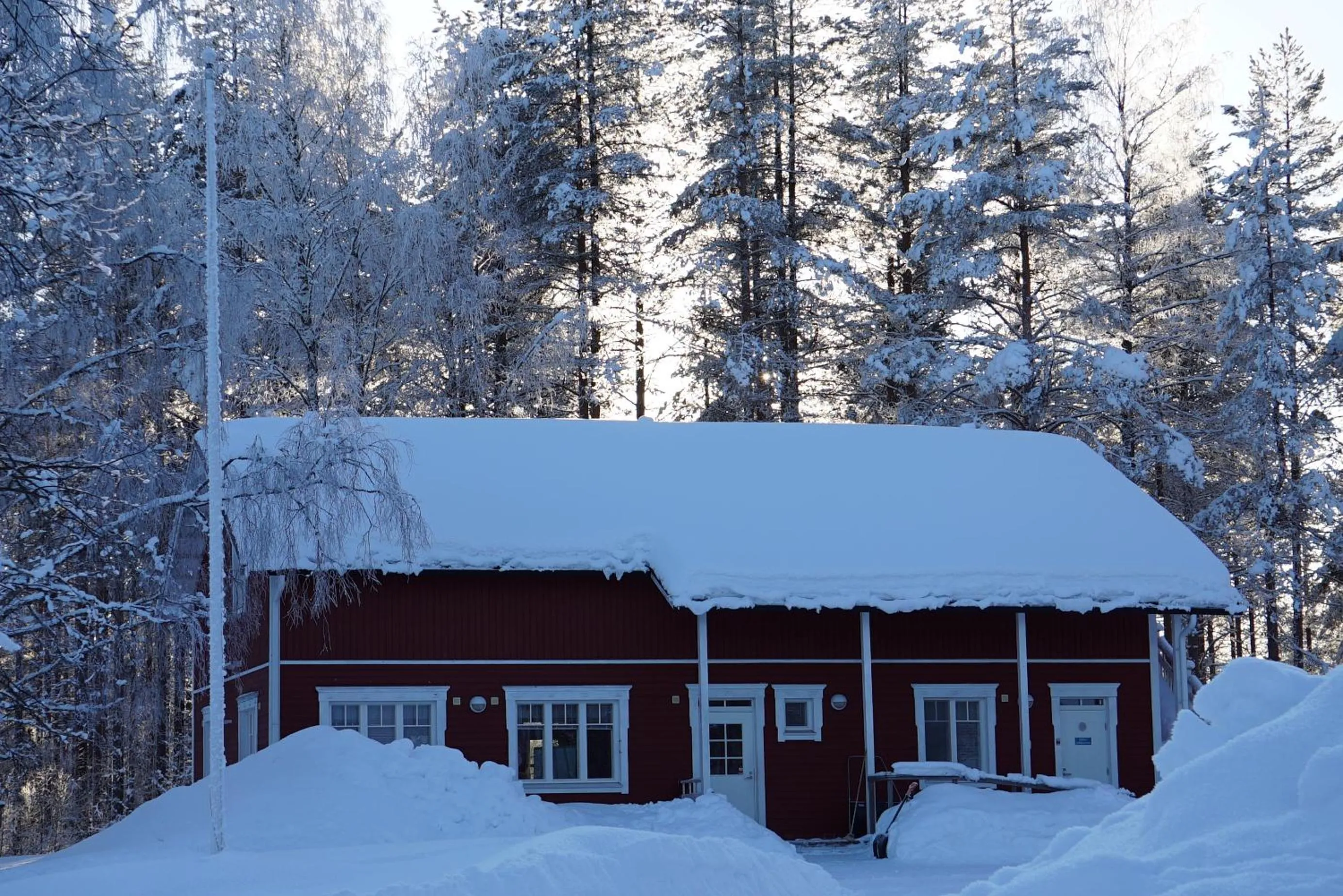 Property building in Old Pine Husky Lodge