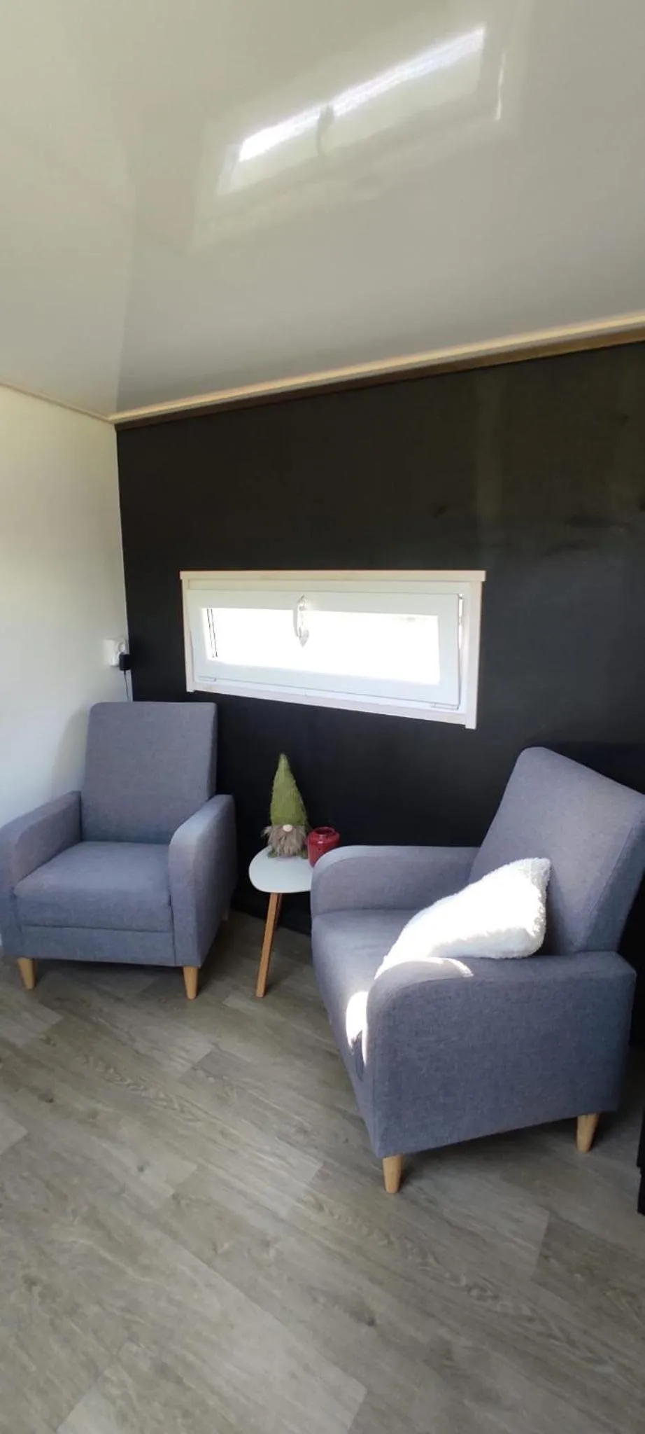 Living room in Old Pine Husky Lodge