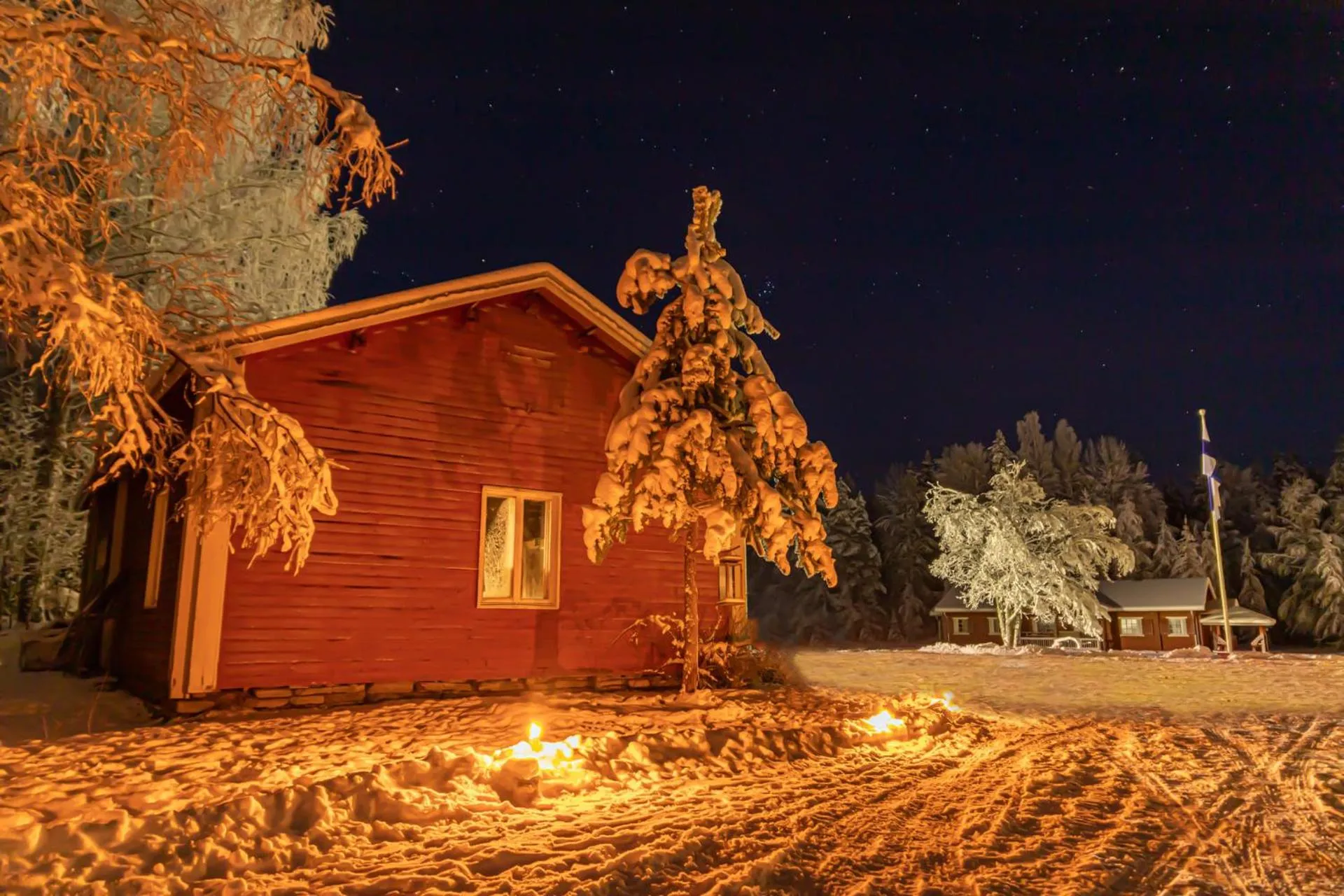 Old Pine Husky Lodge