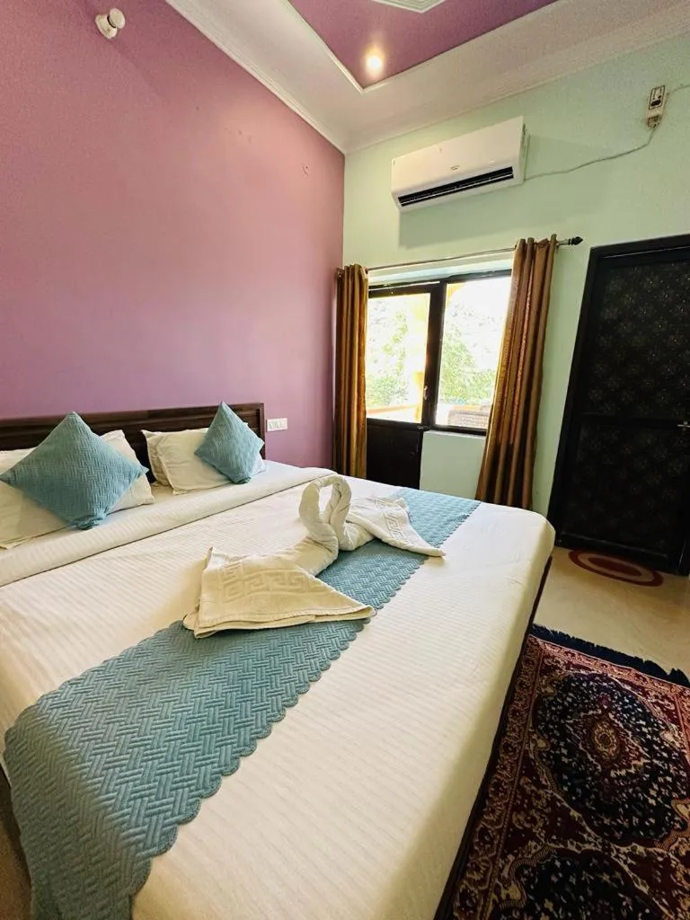 Bed in Siddarth Resort - Mountain View with Pool