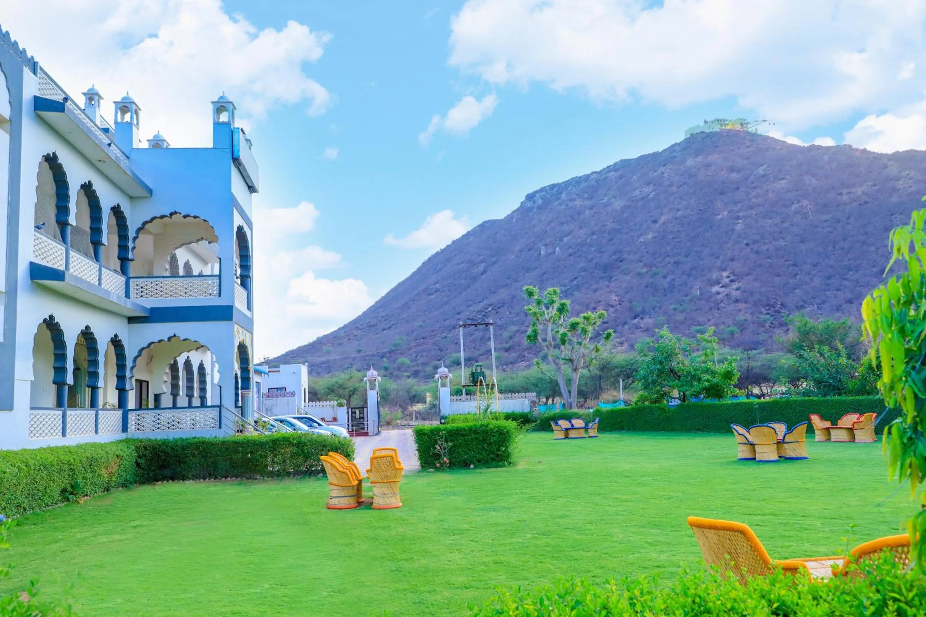 Siddarth Resort - Mountain View with Pool