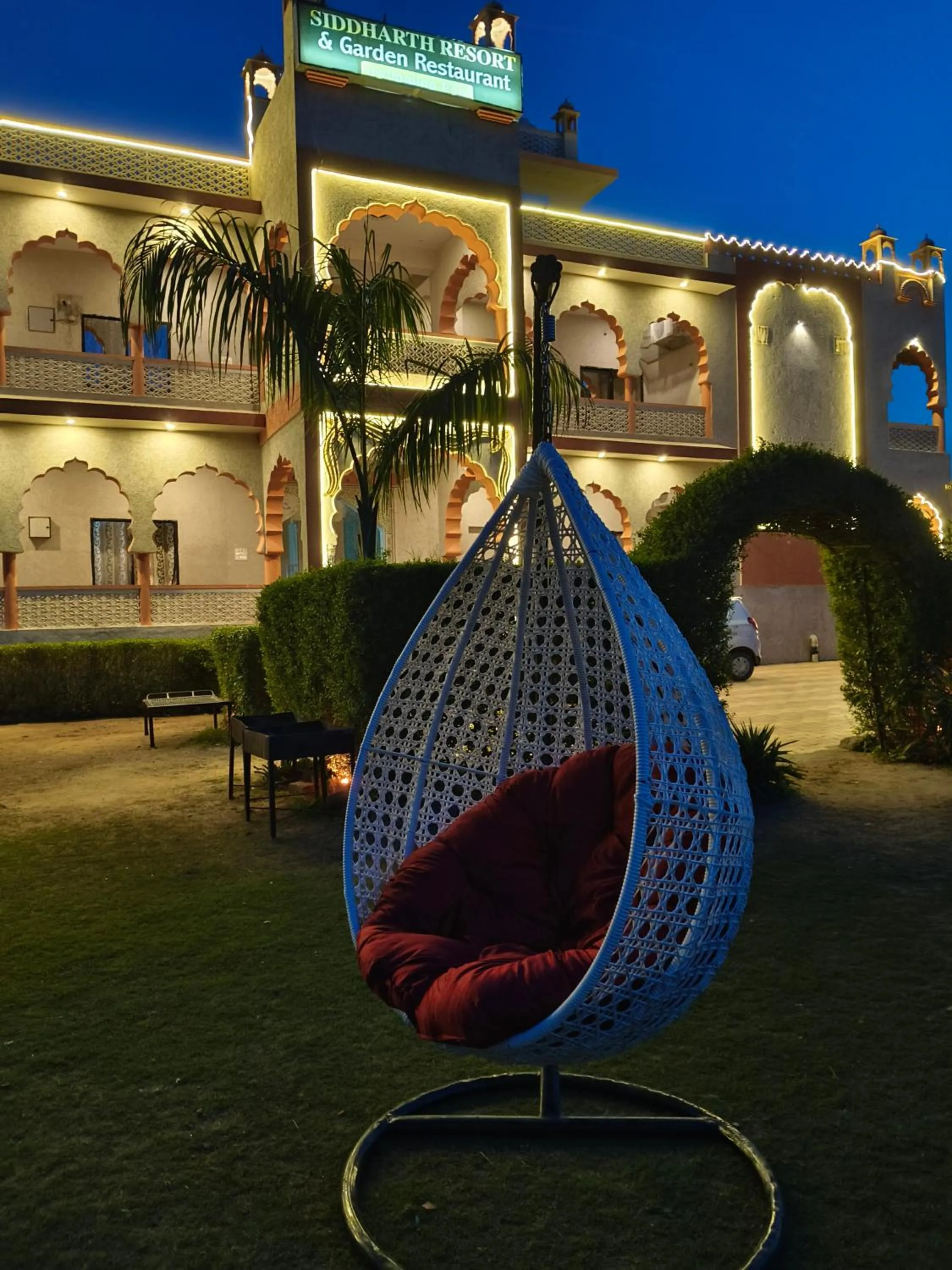 Siddarth Resort - Mountain View with Pool