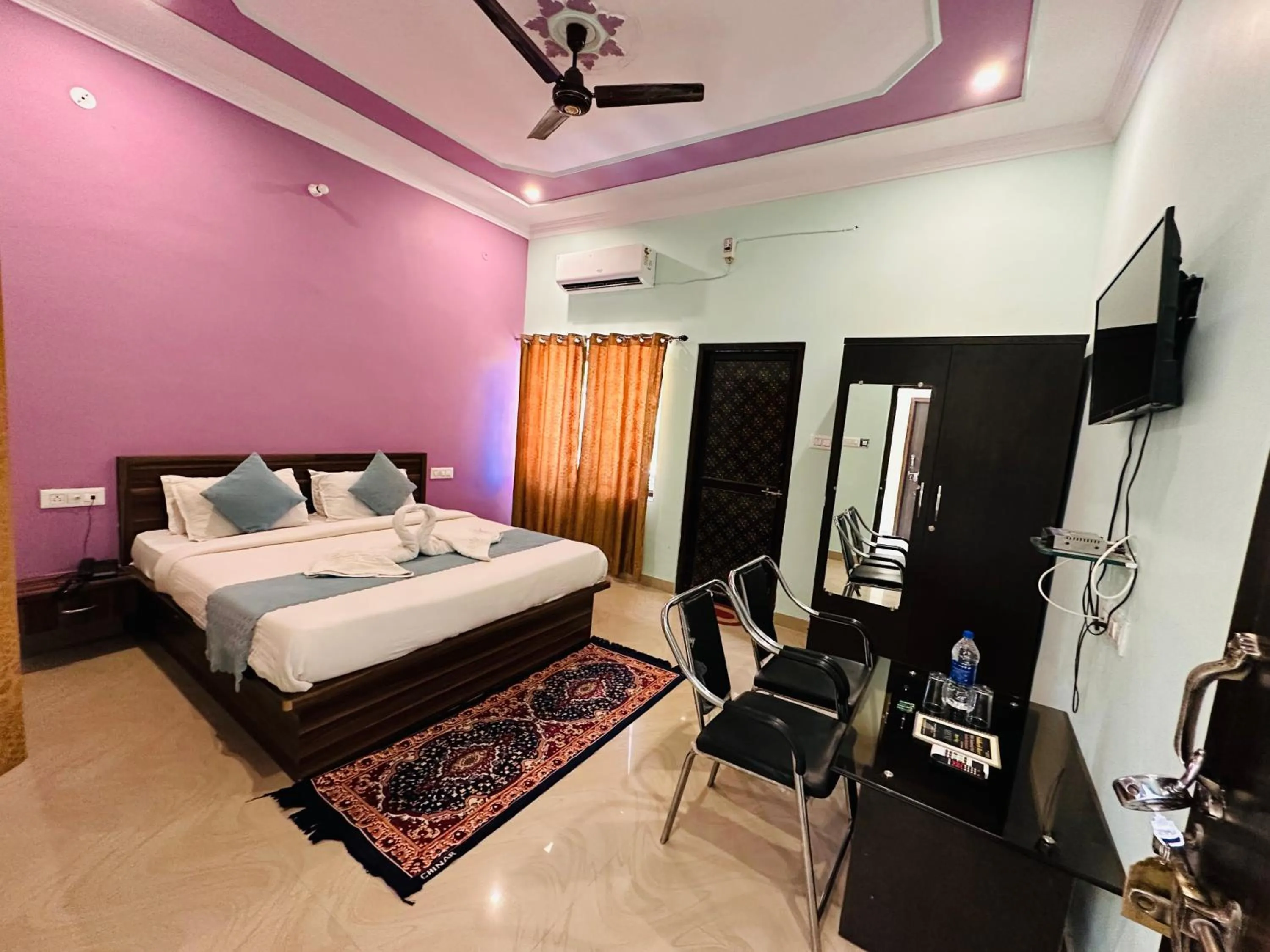 Bed in Siddarth Resort - Mountain View with Pool