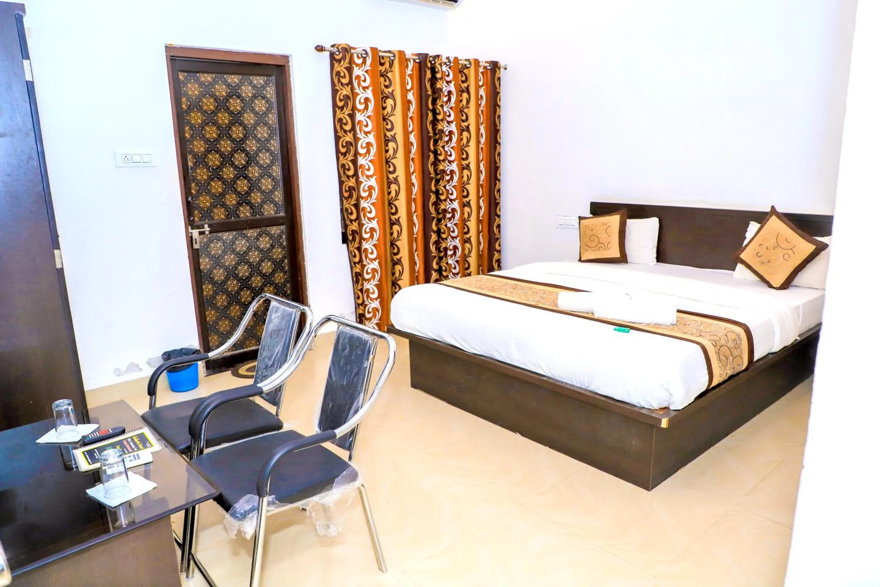 Bed in Siddarth Resort - Mountain View with Pool