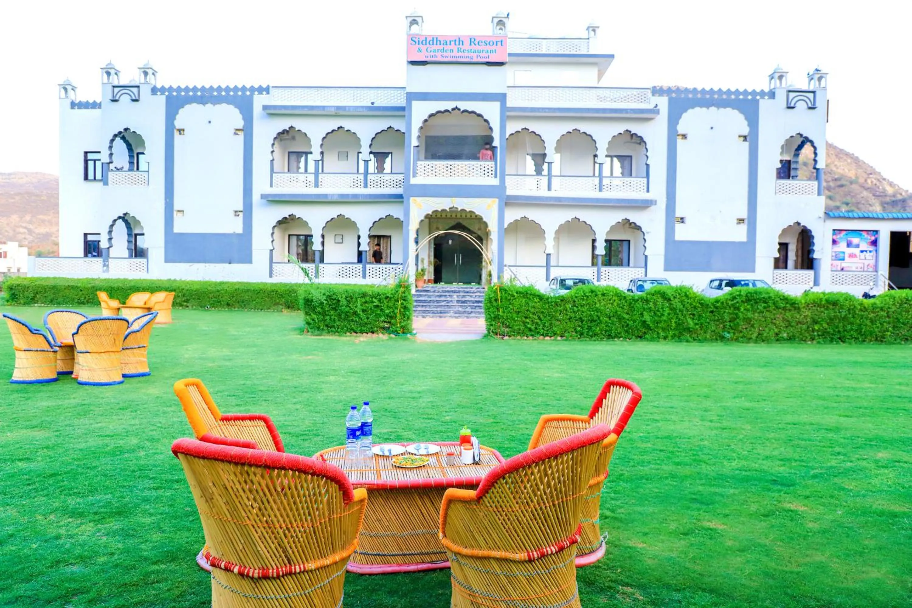 Siddarth Resort - Mountain View with Pool