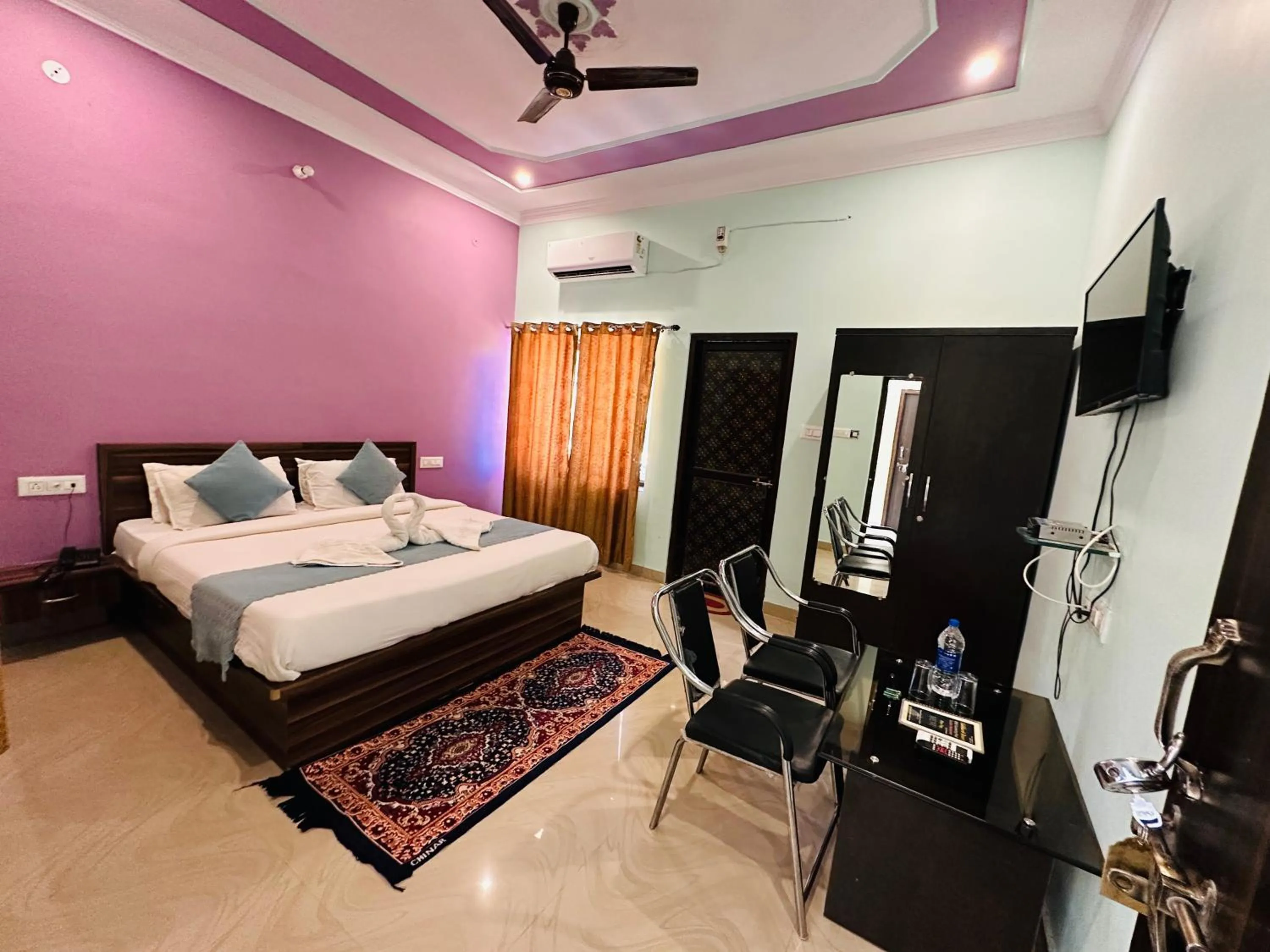 Bed in Siddarth Resort - Mountain View with Pool