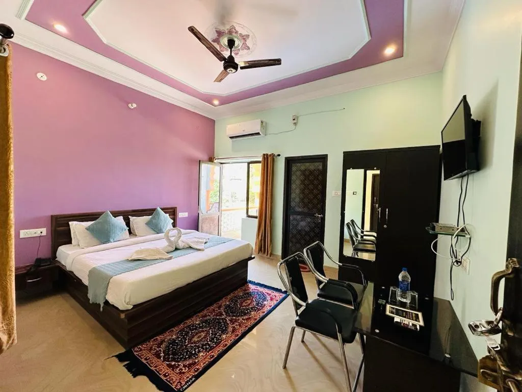 Bed in Siddarth Resort - Mountain View with Pool