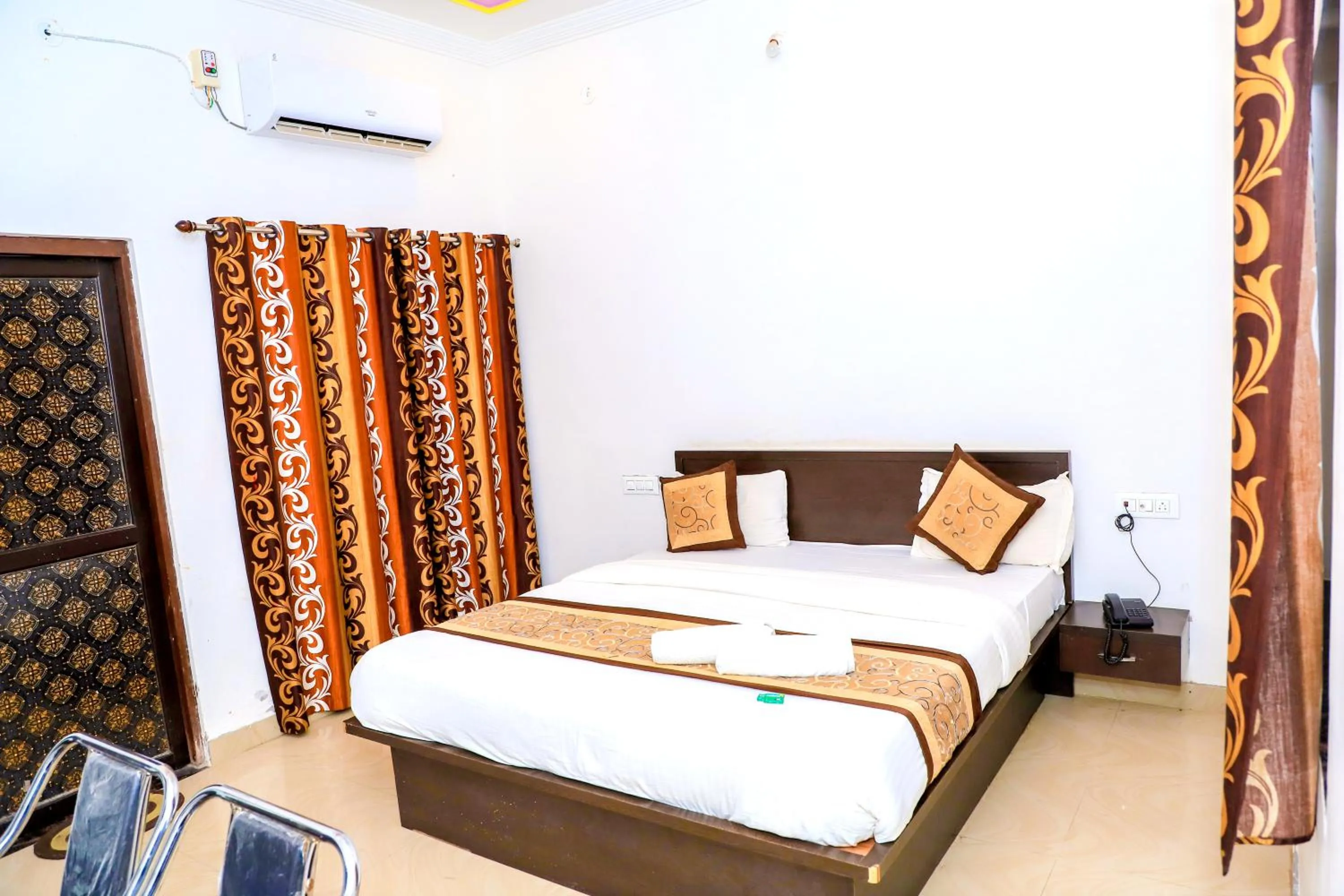 Bed in Siddarth Resort - Mountain View with Pool