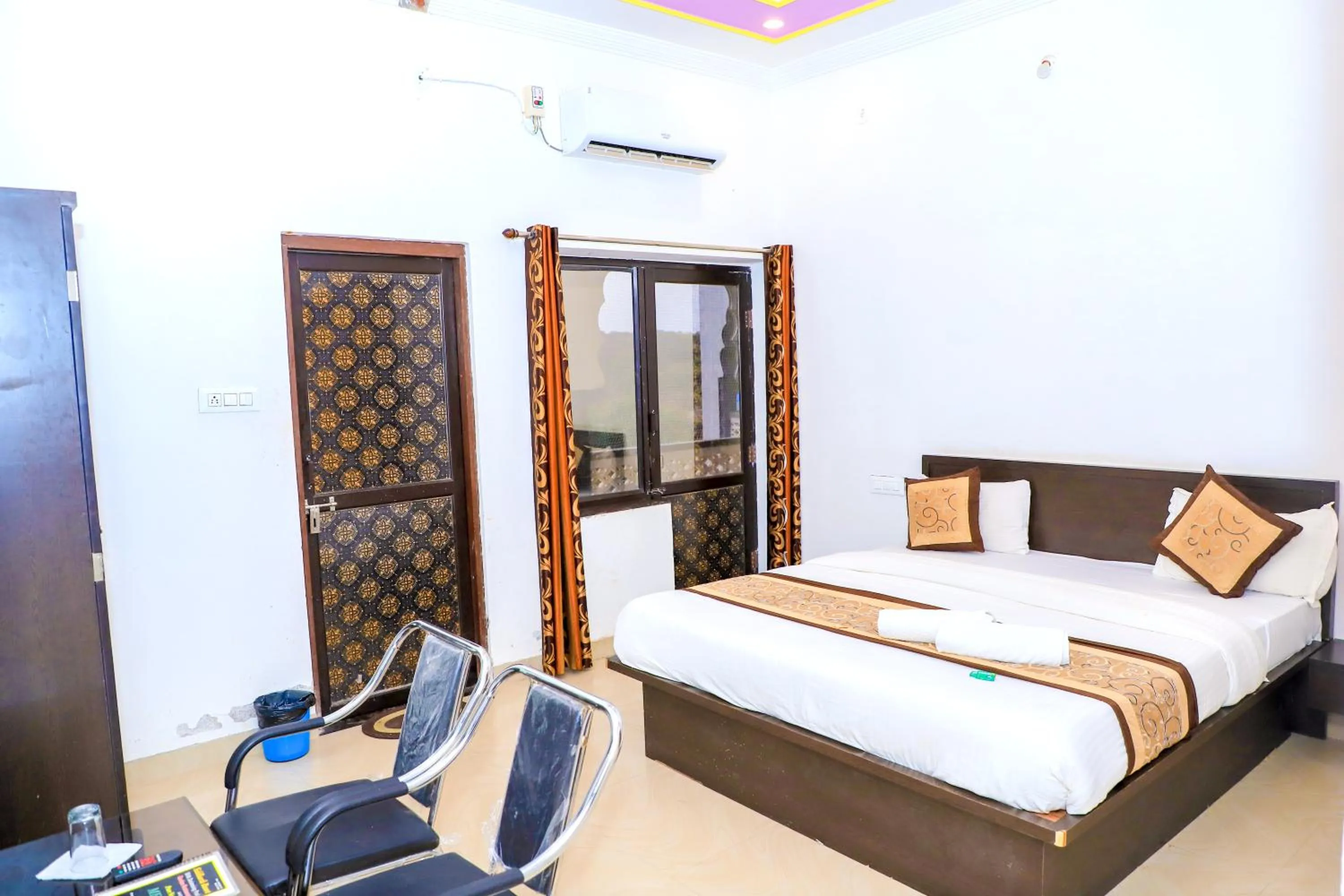 Bed in Siddarth Resort - Mountain View with Pool