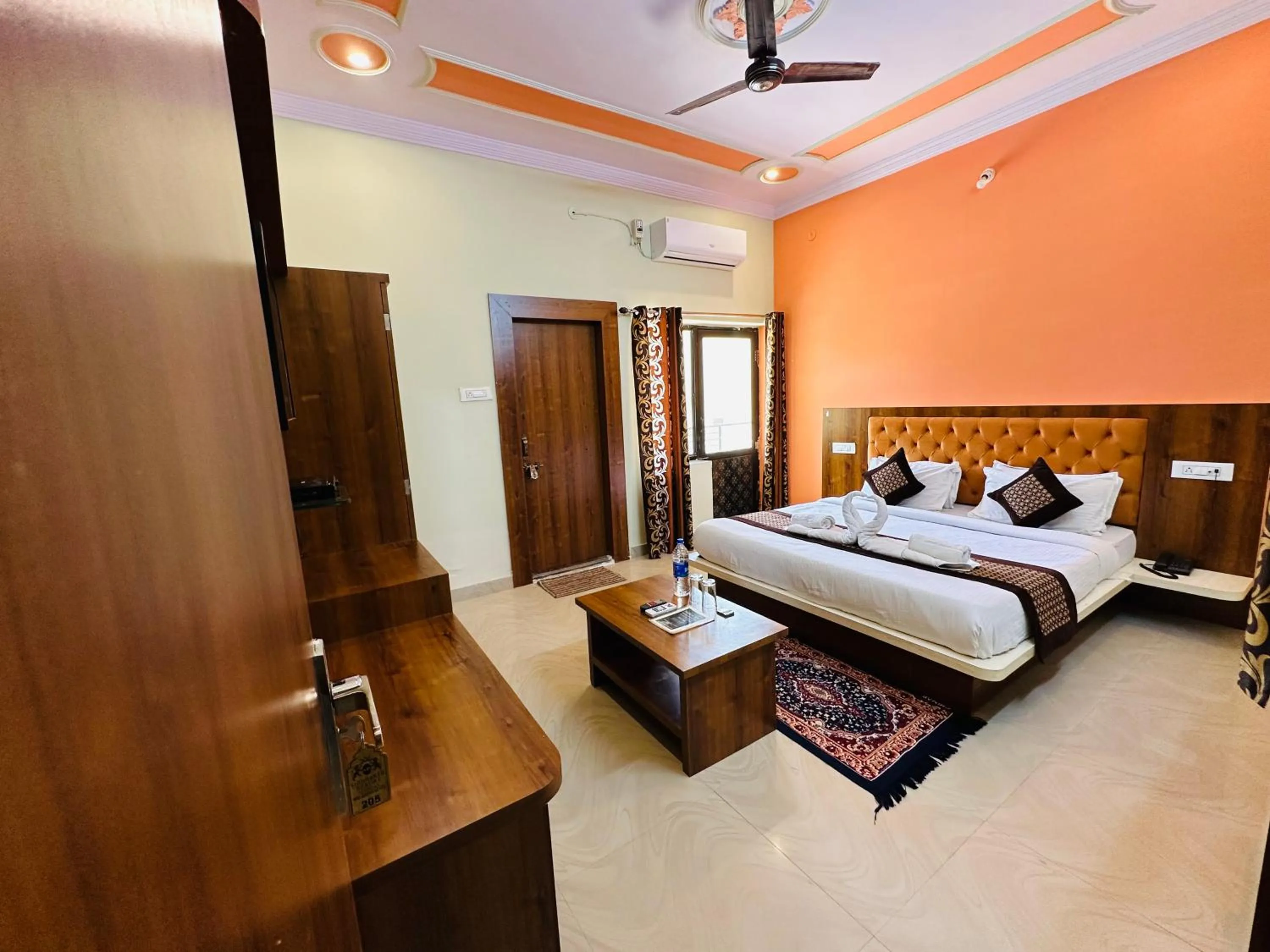 Breakfast, Bed in Siddarth Resort - Mountain View with Pool