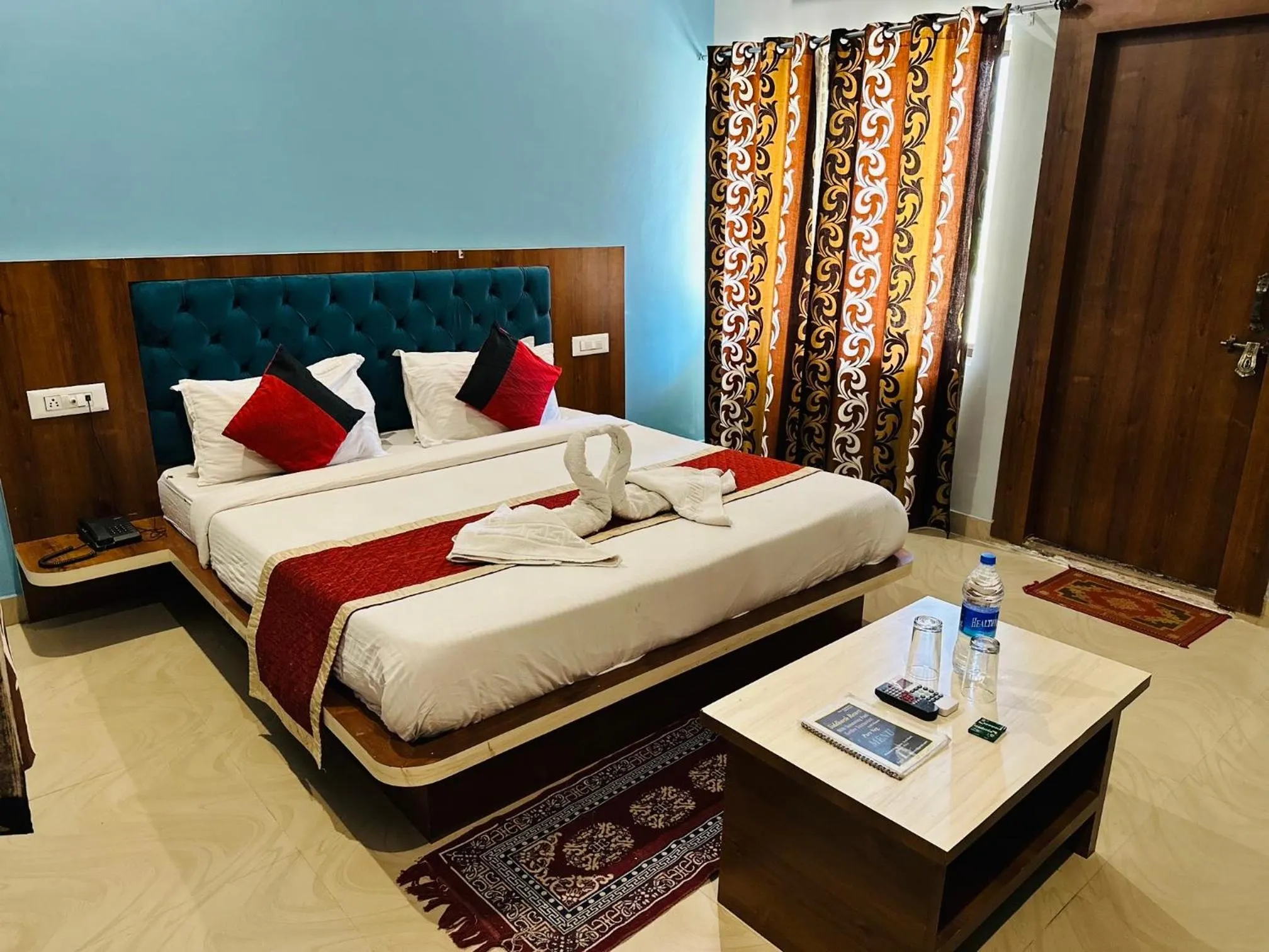 Bed in Siddarth Resort - Mountain View with Pool