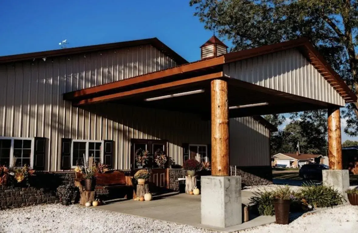 Facade/entrance in Big Horse Inn and Suites Facade/entrance in Big Horse Inn and Suites