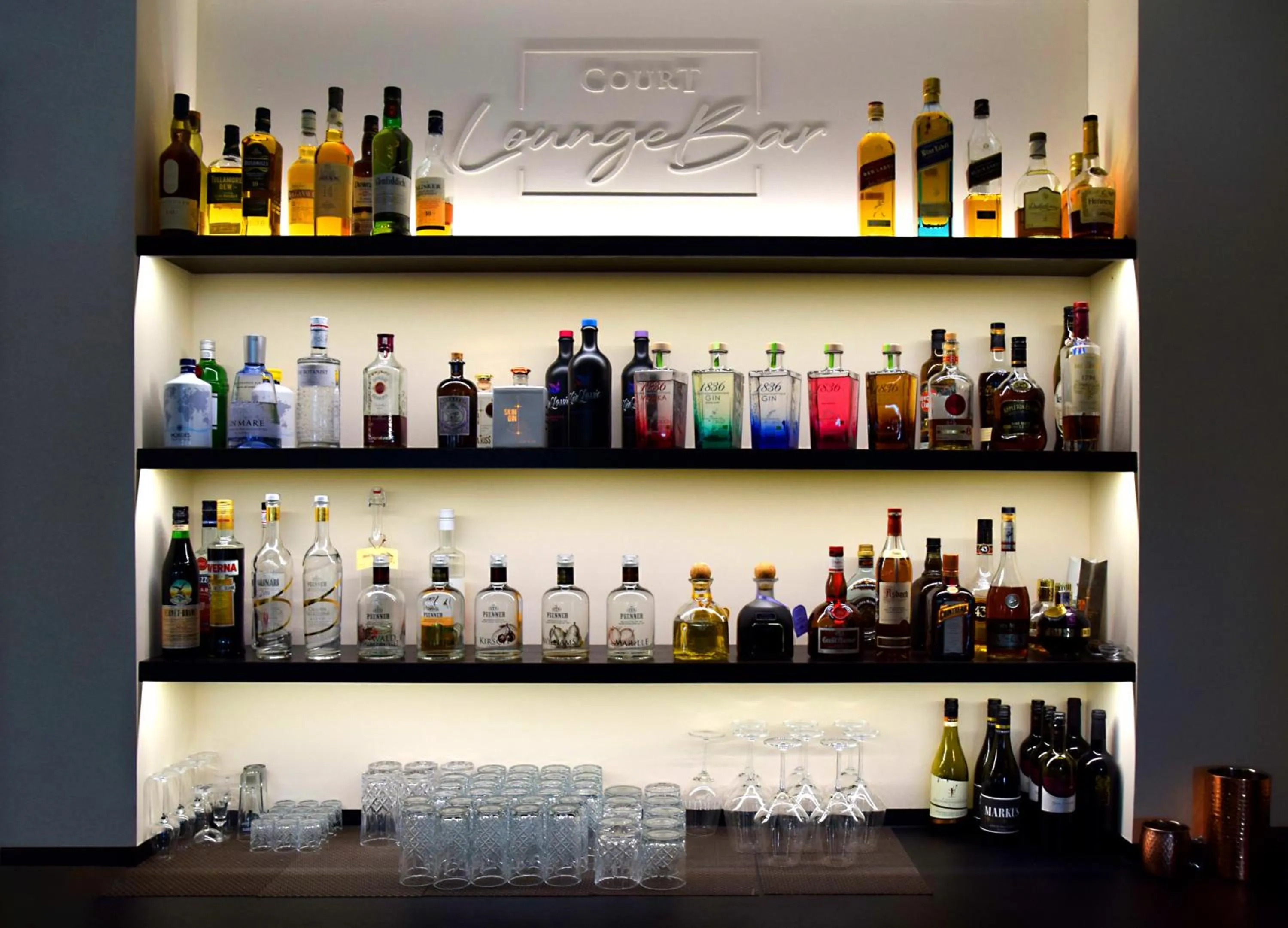 Lounge or bar in COURT HOTEL