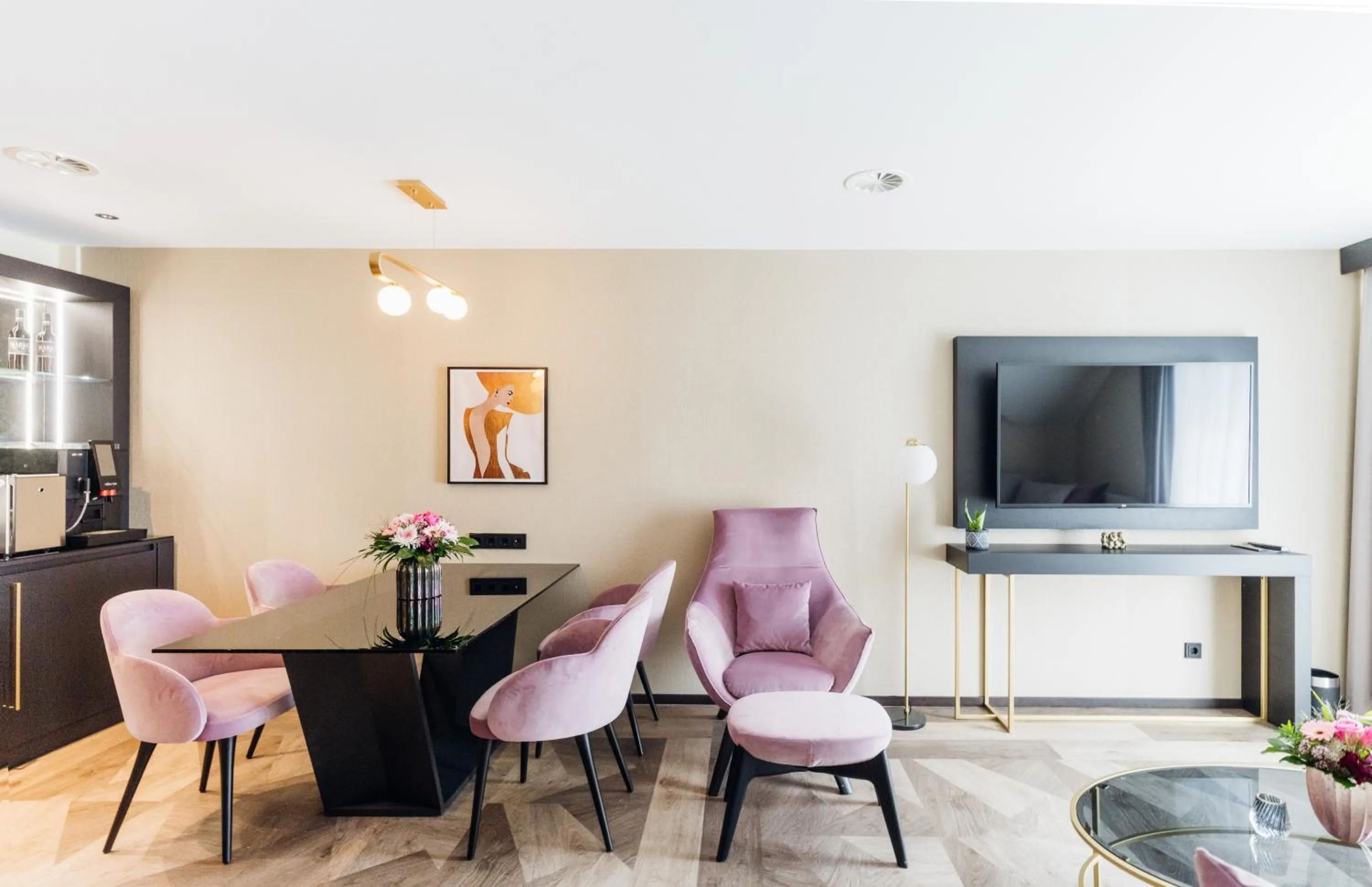 Living room in COURT HOTEL