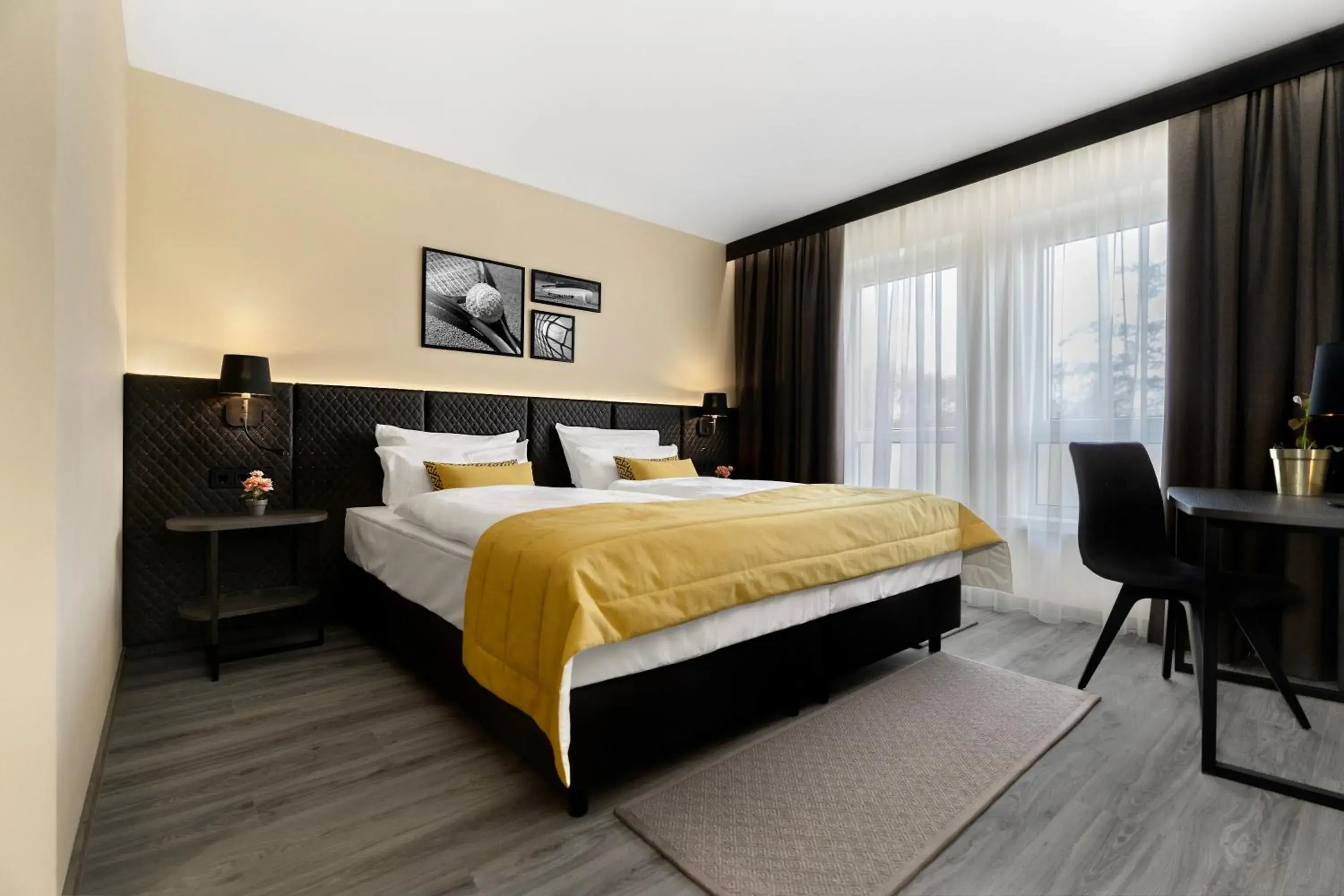 Bed in COURT HOTEL Bed in COURT HOTEL