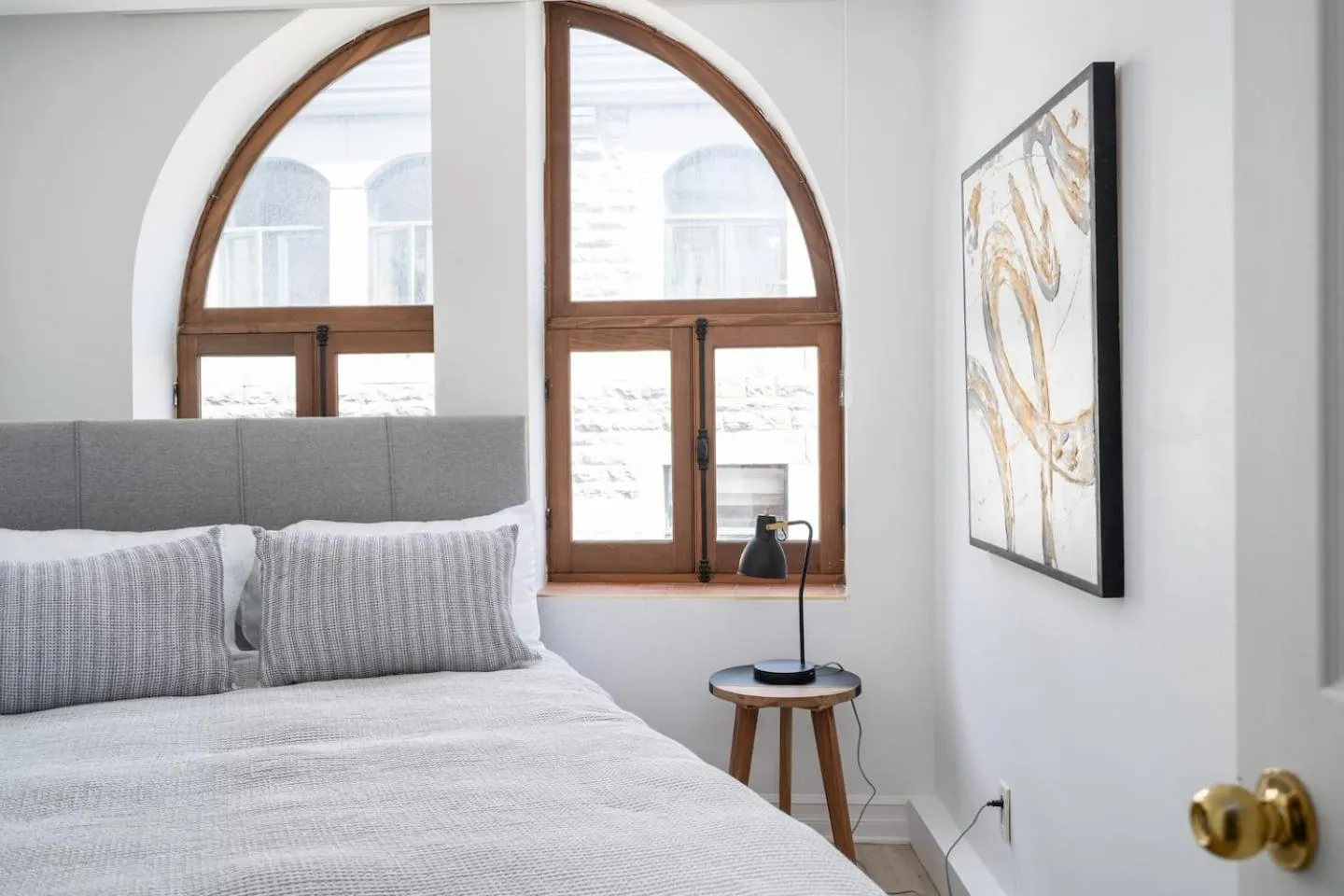 Bed in Le Nomade MTL