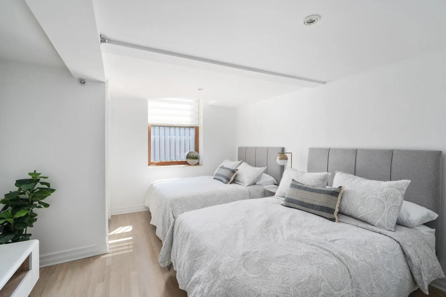 Bed in Le Nomade MTL