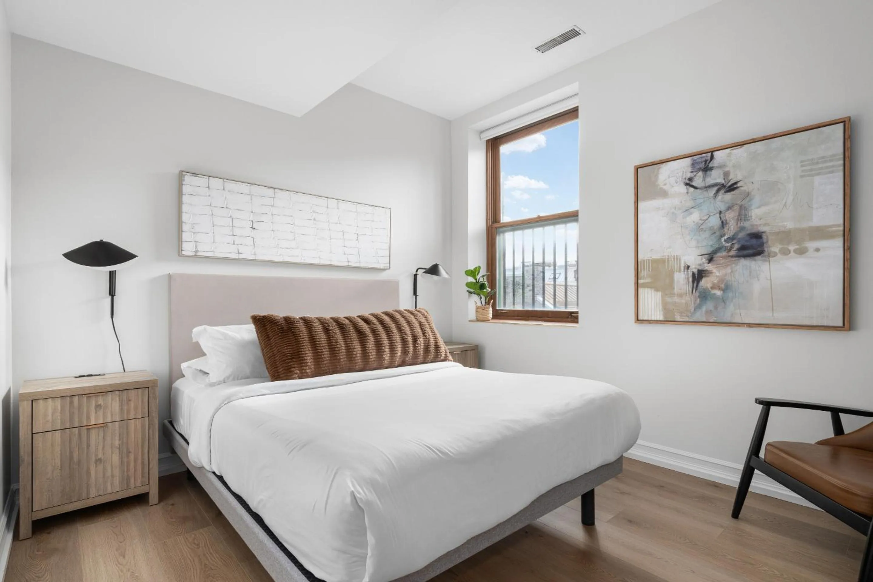 Bed in Le Nomade MTL