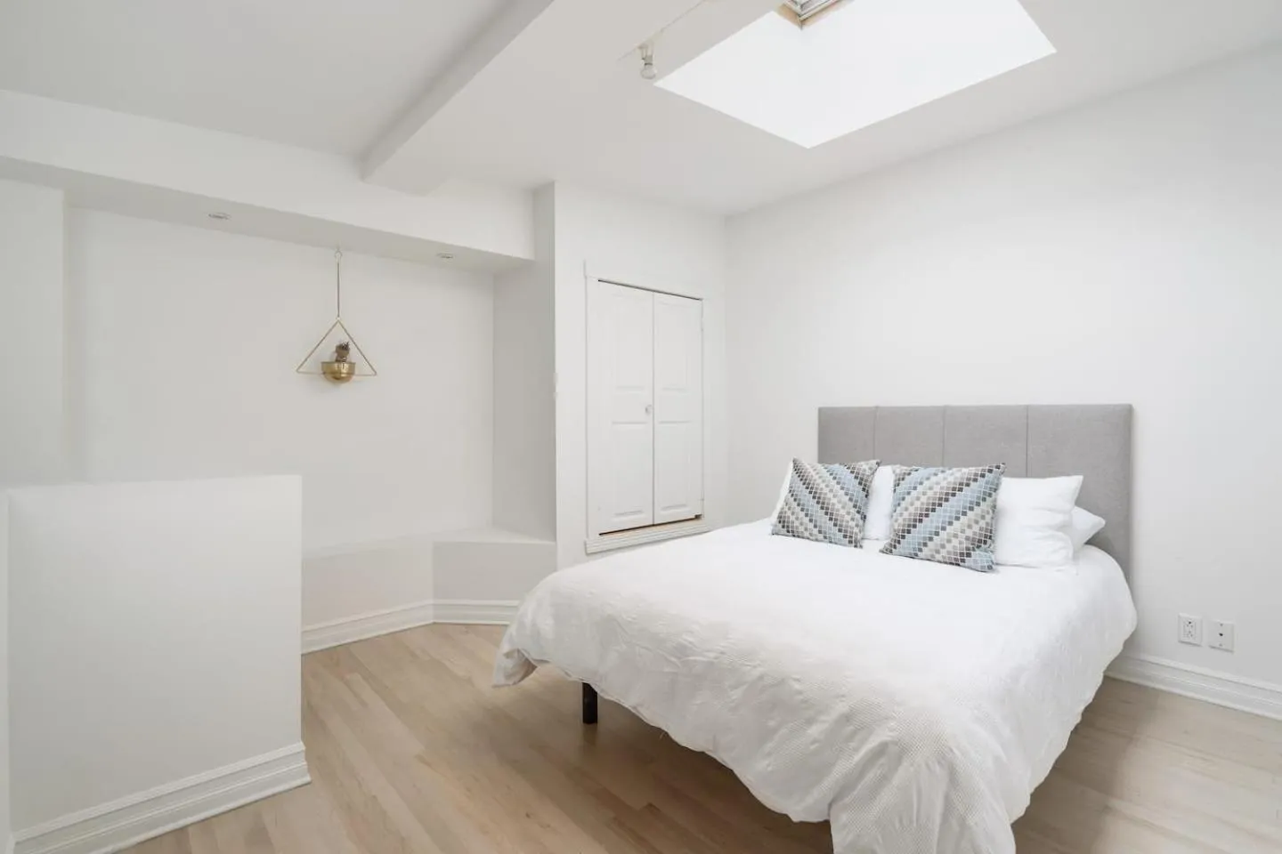 Bed in Le Nomade MTL