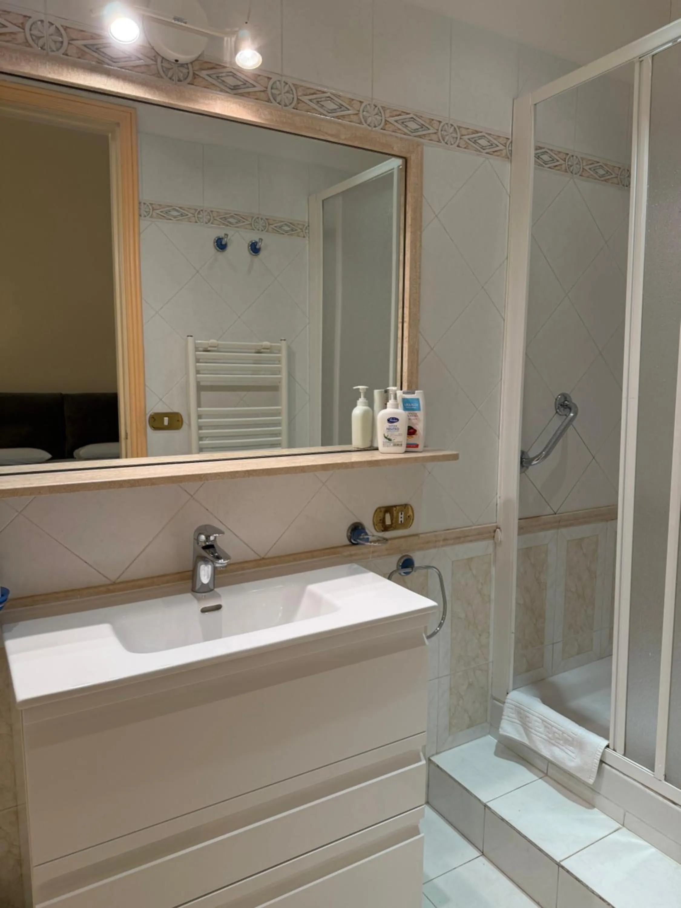 Shower in Glamour Center Of Rome