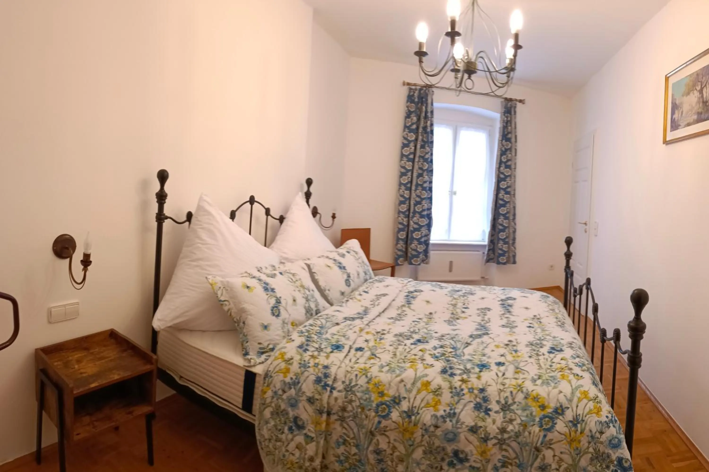 Bedroom, Bed in Historischer Winzerverein Boutique B&B