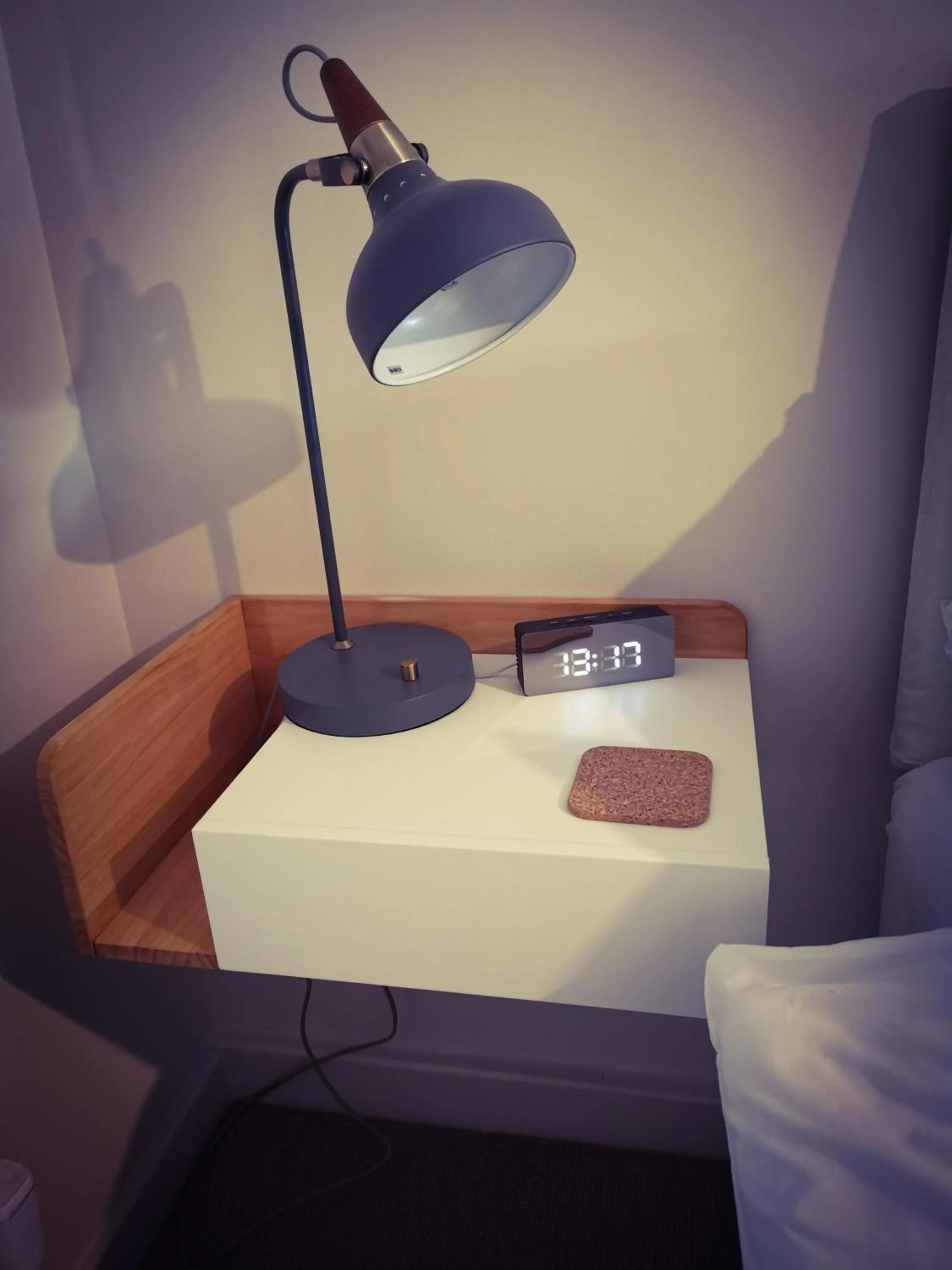 Bedroom, Bed in Exelby Green Dragon