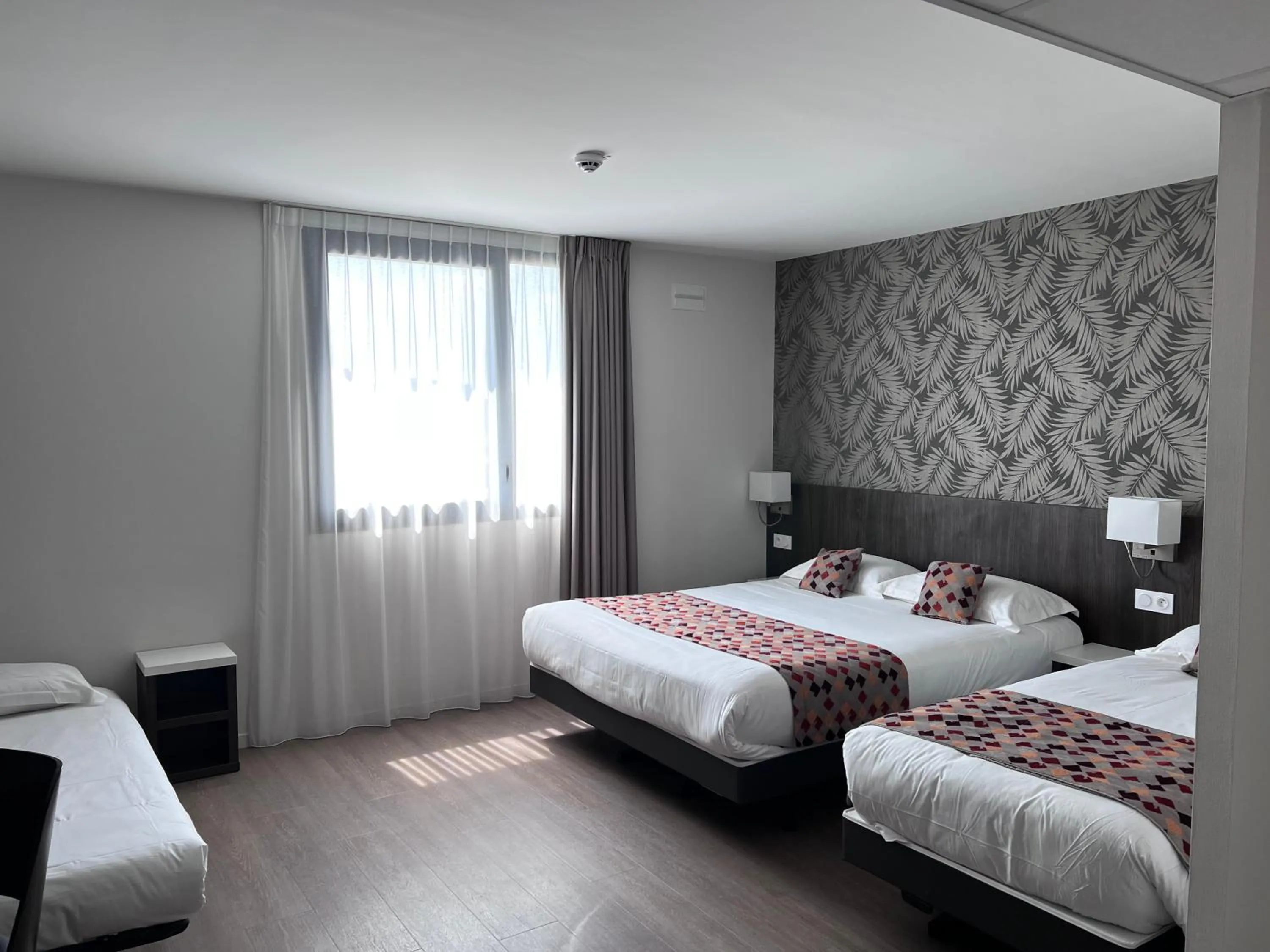 Bed in Brit Hotel Ploermel - Hotel de l'Hippodrome