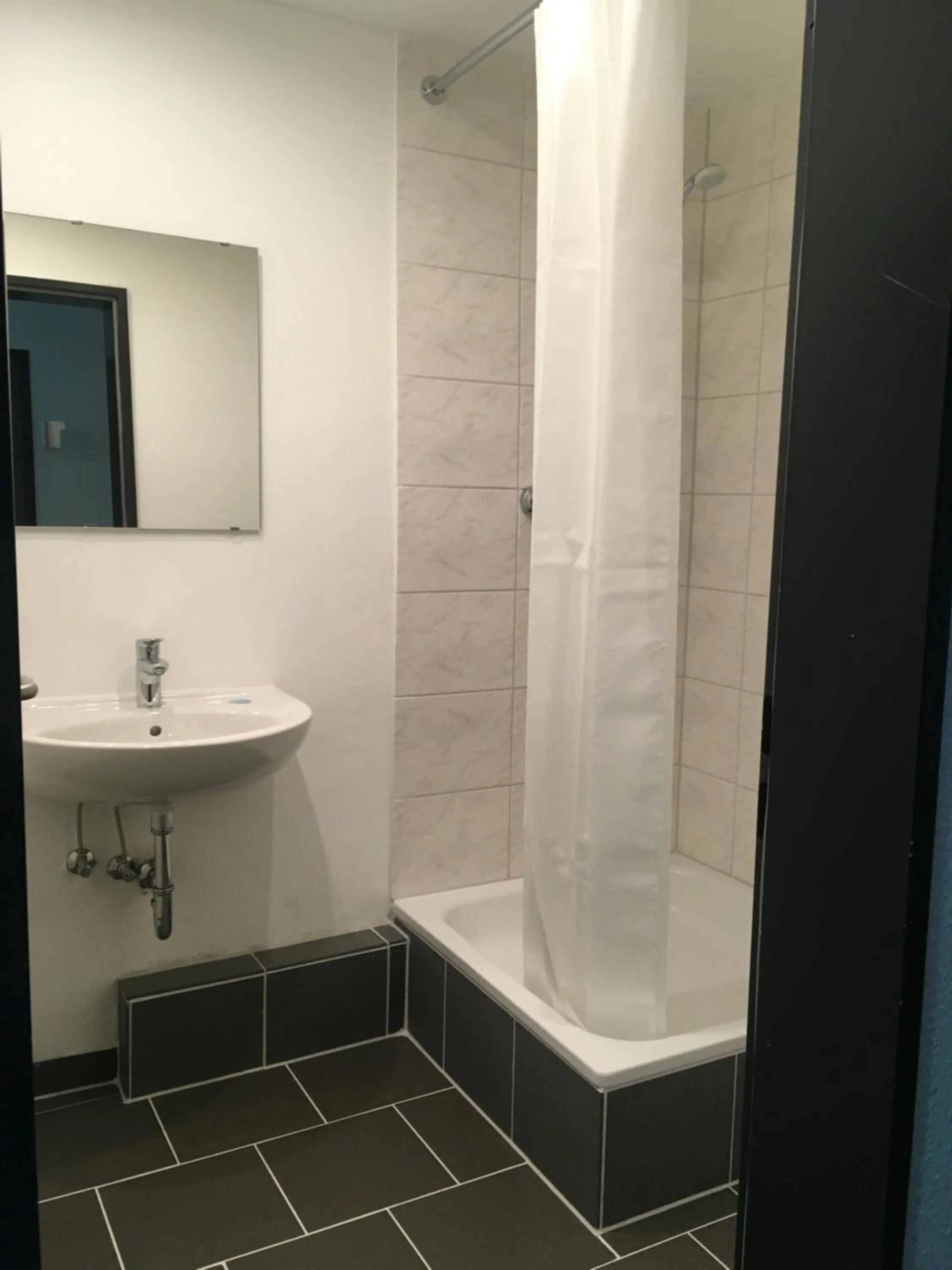 Shower in Hostel Hamm by Geronimo