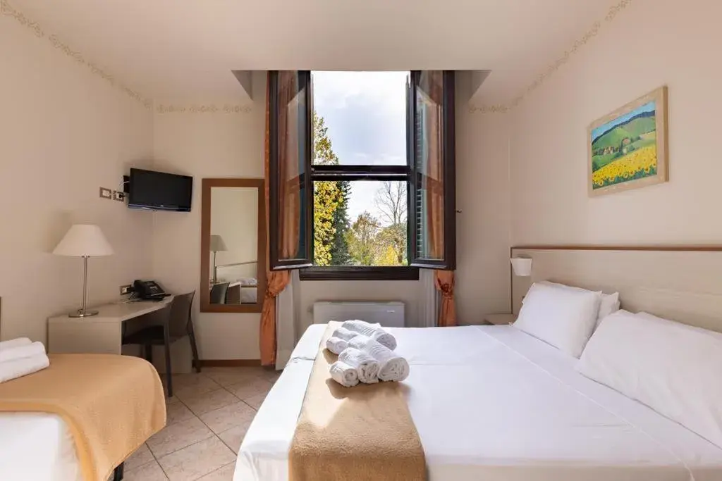 Economy Triple Room in Villa La Stella Economy Triple Room in Villa La Stella